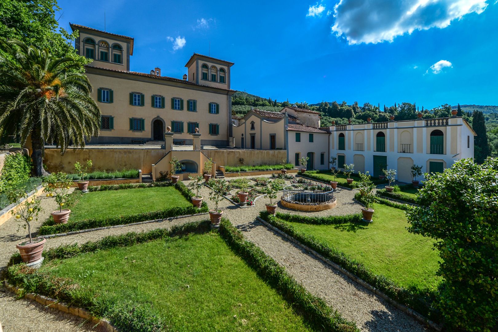 MANOR HOUSE - PERIOD VILLA FOR SALE IN ITALY