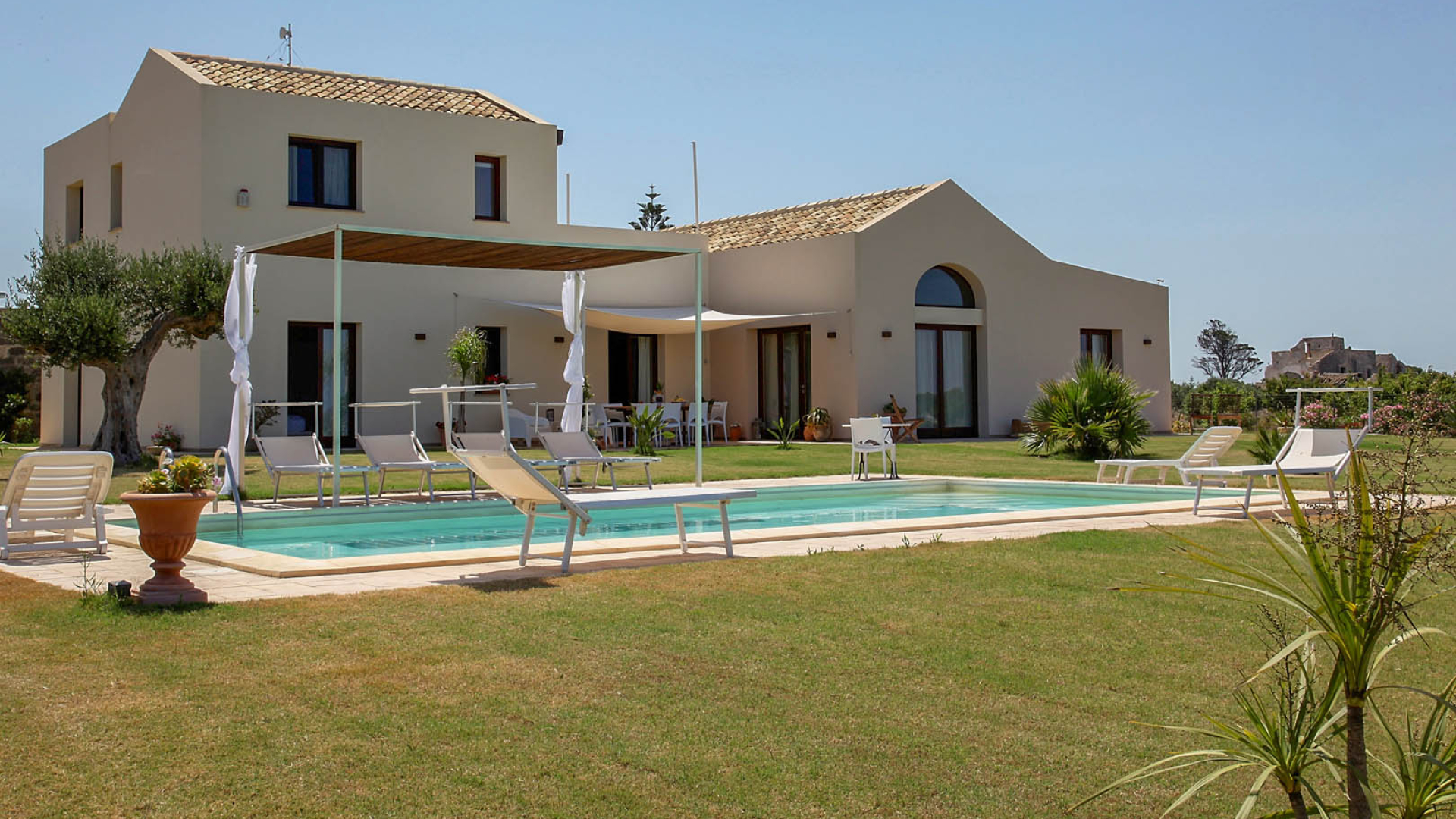 HOUSES AND LUXURY VILLAS FOR SALE IN SICILY, ITALY
