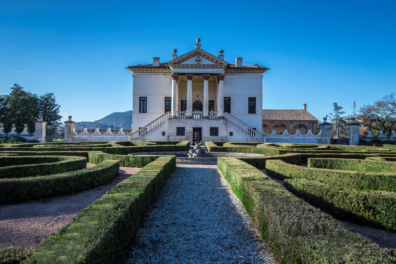 MANOR HOUSE - PERIOD VILLA FOR SALE IN ITALY