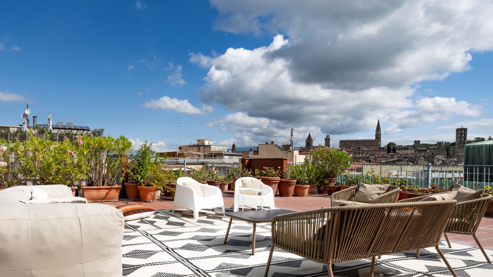 LUXURY APARTMENTS, PENTHOUSES AND HOUSES FOR SALE IN AREZZO