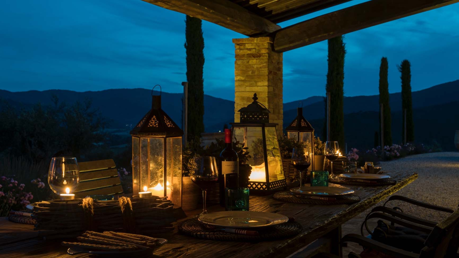 FARMHOUSES FOR SALE IN AREZZO, LUXURY COUNTRY ESTATES TO BUY AREZZO