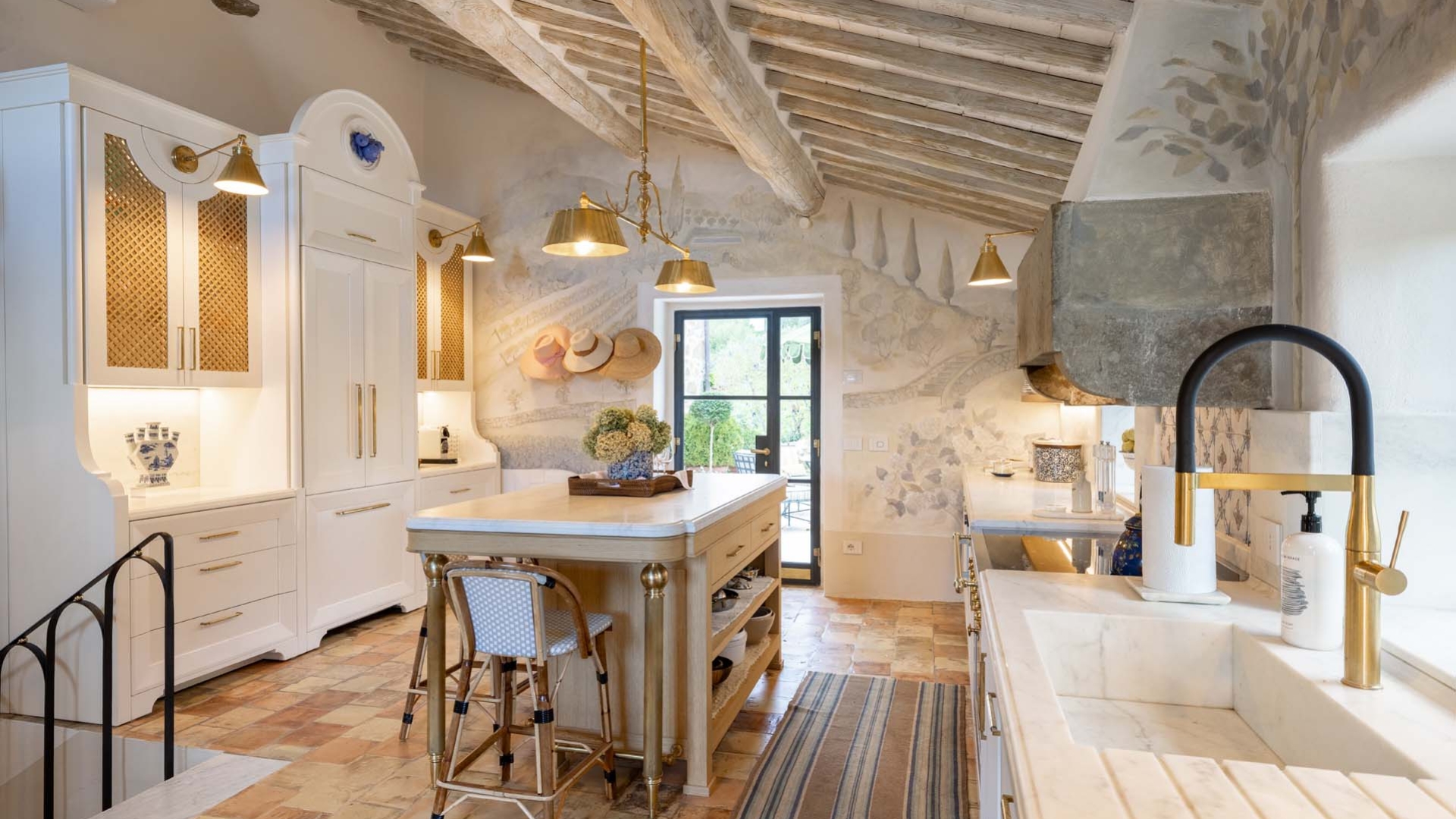 FARMHOUSES FOR SALE SIENA, LUXURY COUNTRY ESTATES TO BUY SIENA