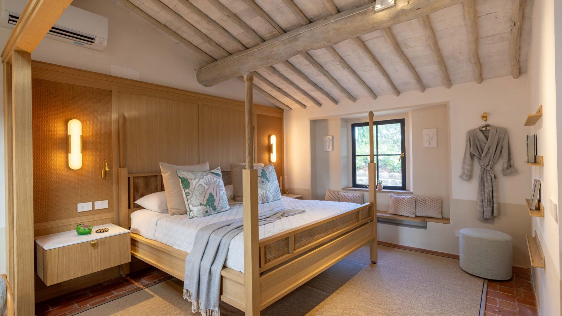 FARMHOUSES FOR SALE SIENA, LUXURY COUNTRY ESTATES TO BUY SIENA