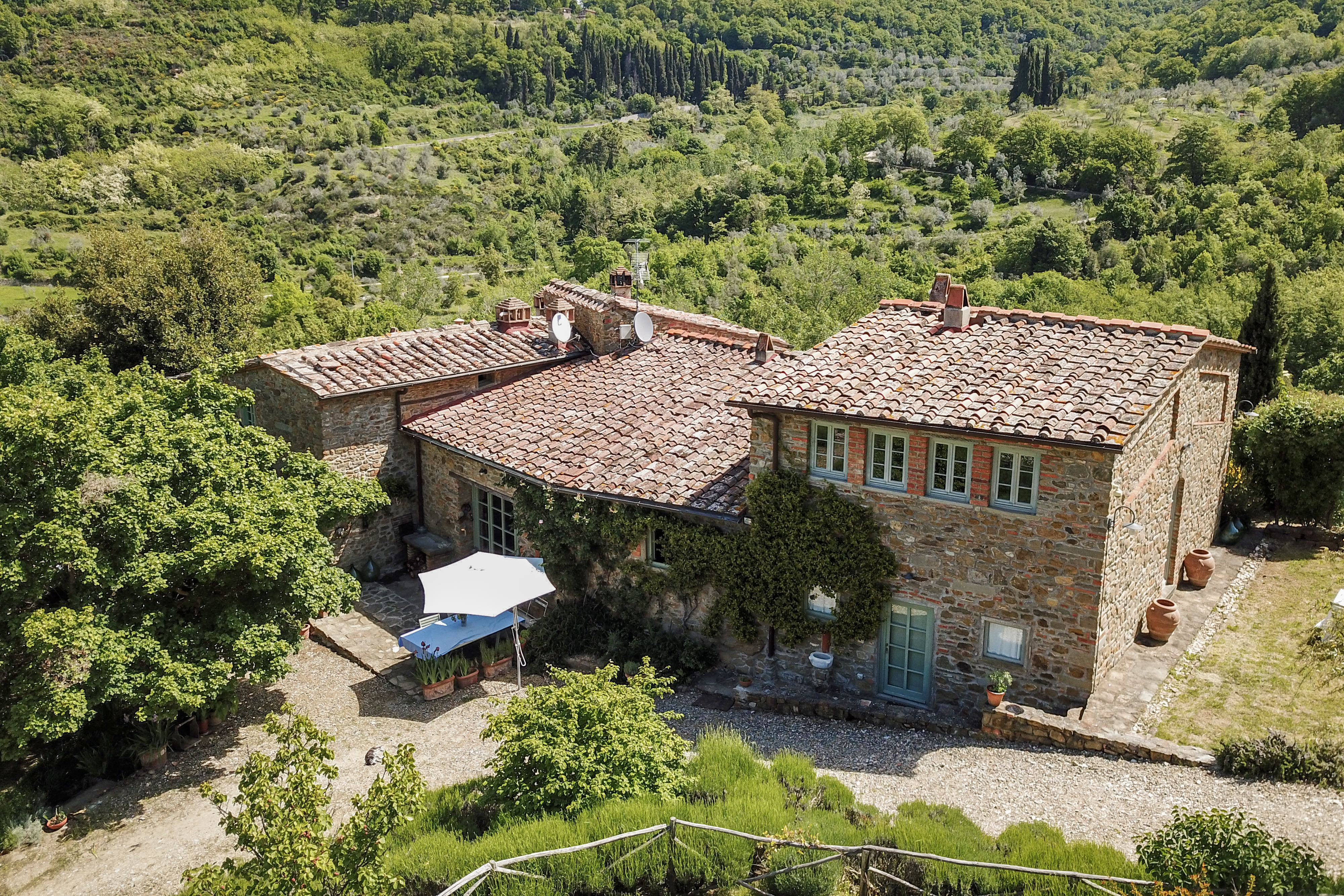 FARMHOUSES FOR SALE FLORENCE, LUXURY COUNTRY ESTATES TO BUY FLORENCE 