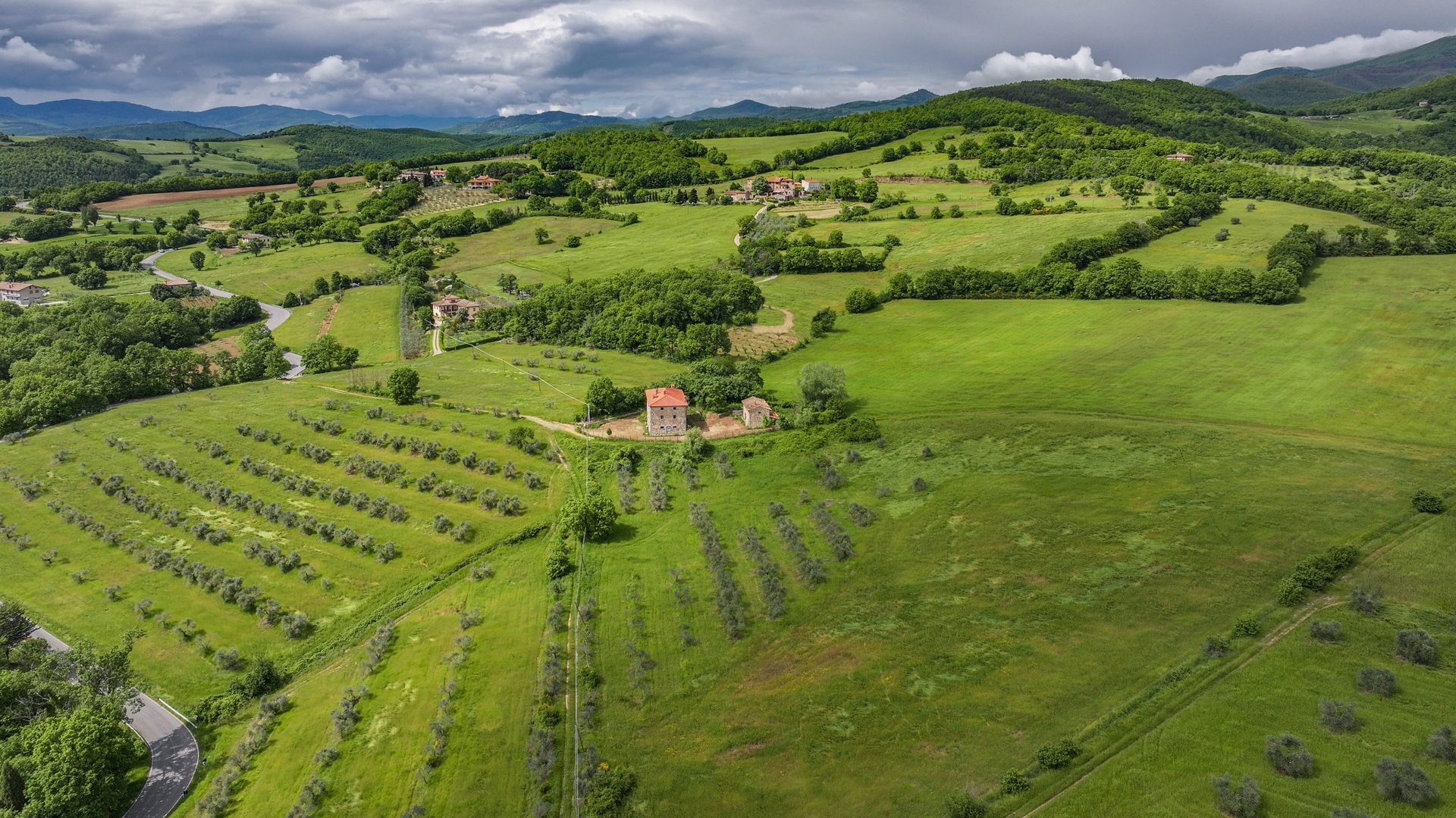 FARMHOUSES FOR SALE IN SANSEPOLCRO, COUNTRY HOUSE TIBERVALLEY TUSCANY