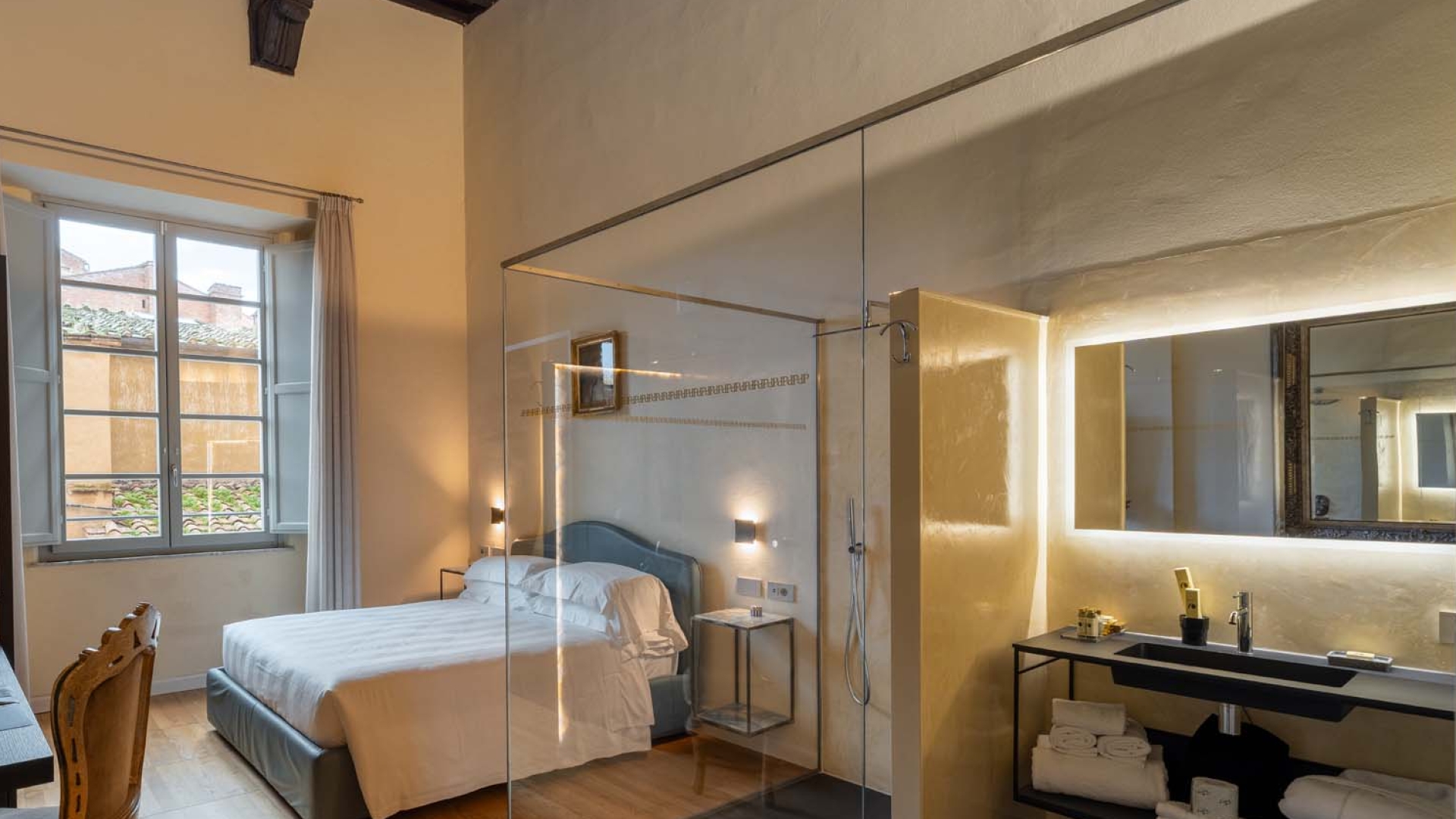 HOTEL FOR SALE IN SIENA