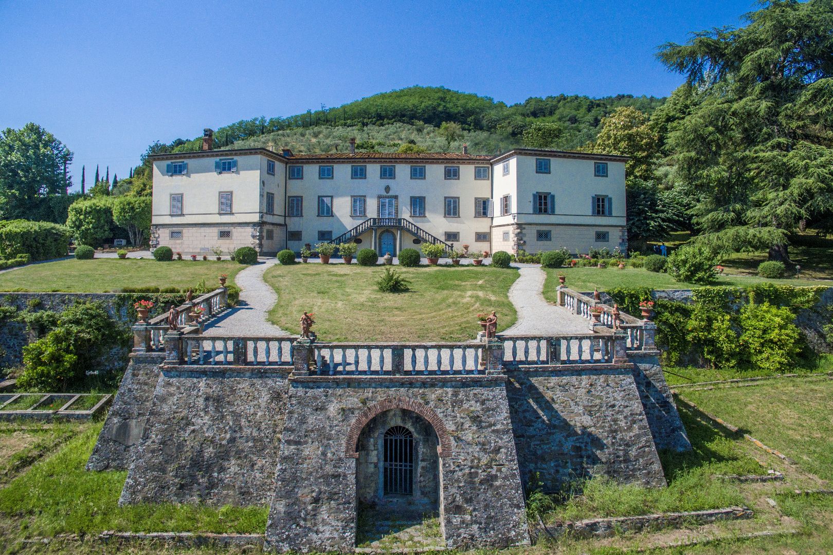 MANOR HOUSE - PERIOD VILLA FOR SALE IN ITALY
