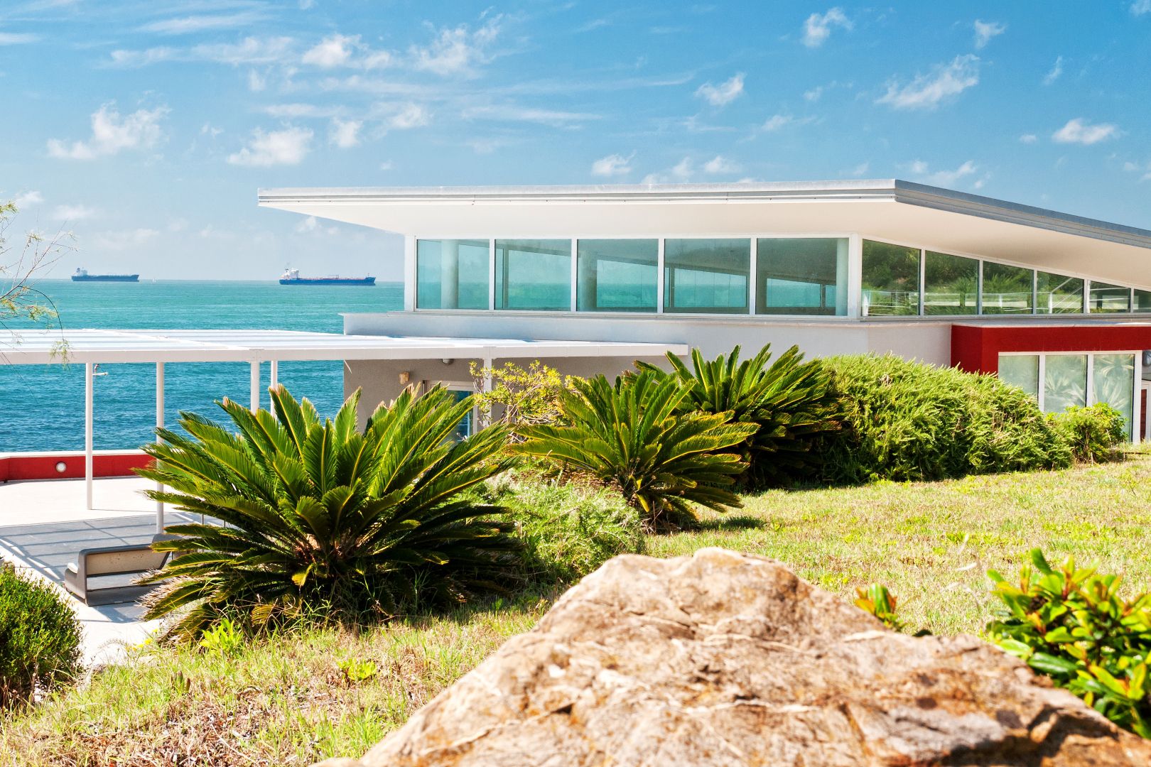 SEAFRONT VILLAS AND WATERFRONT HOMES FOR SALE IN TUSCANY