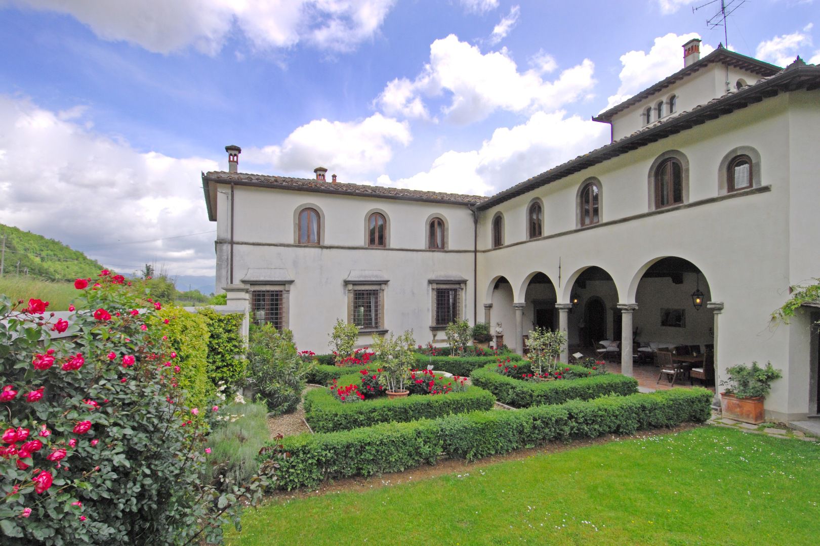 MANOR HOUSE - PERIOD VILLA FOR SALE IN ITALY