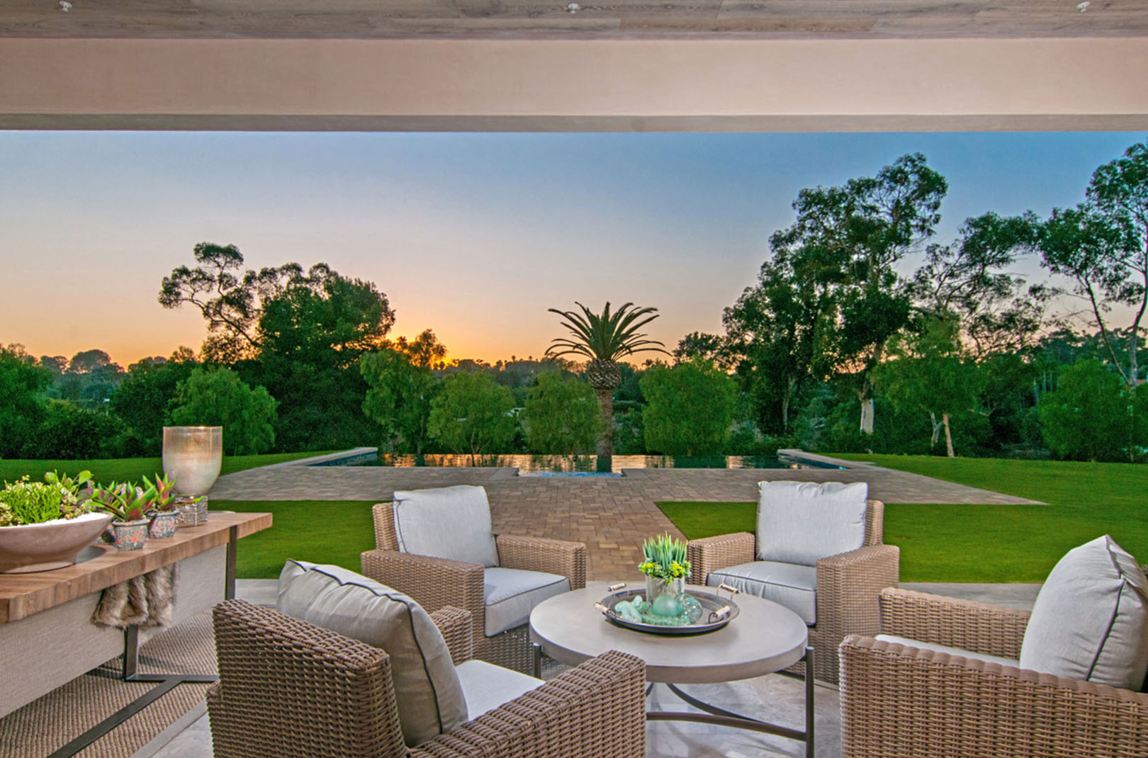 LUXURY VILLA FOR SALE IN THE UNITED STATES - MIAMI, NEW YORK, CHARLESTON