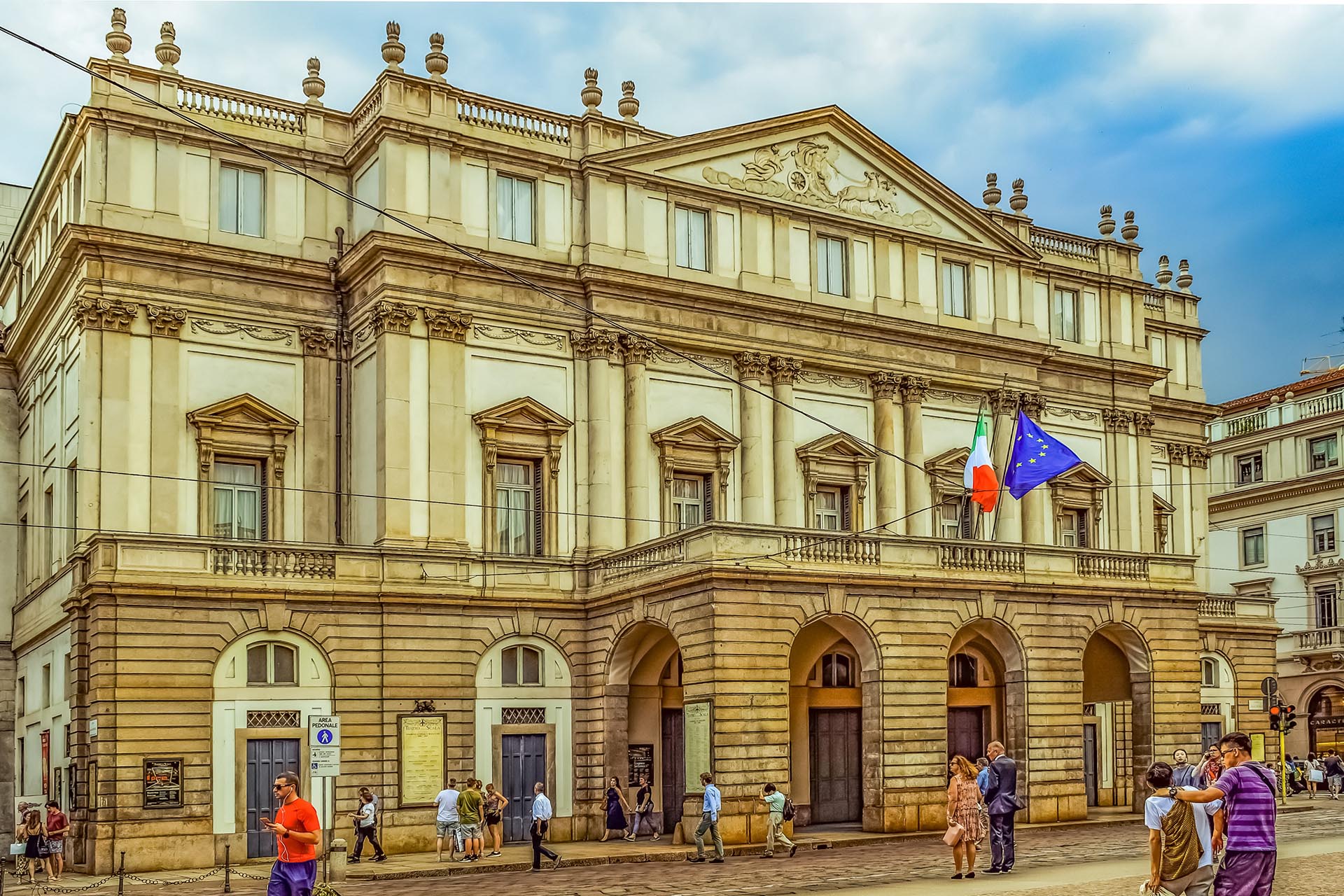 PROPERTY FOR SALE MILAN, VILLAS, PENTHOUSES, FLATS APARTMENTS TO BUY MILAN