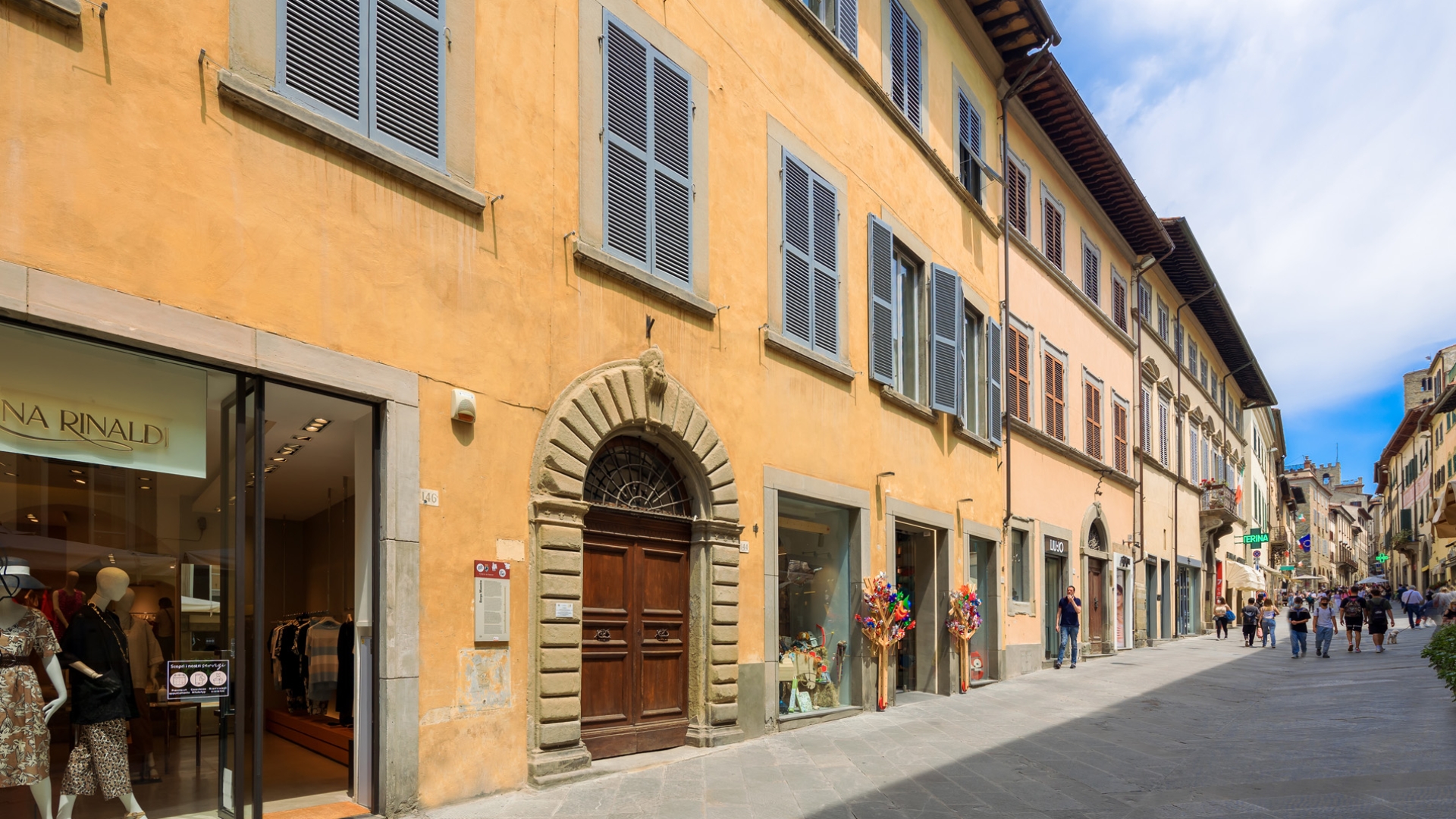 APARTMENT FOR SALE IN AREZZO CITY CENTER, FLATS, TOWNHOUSES WITH GARDEN AND GARAGE TO BUY AREZZO 