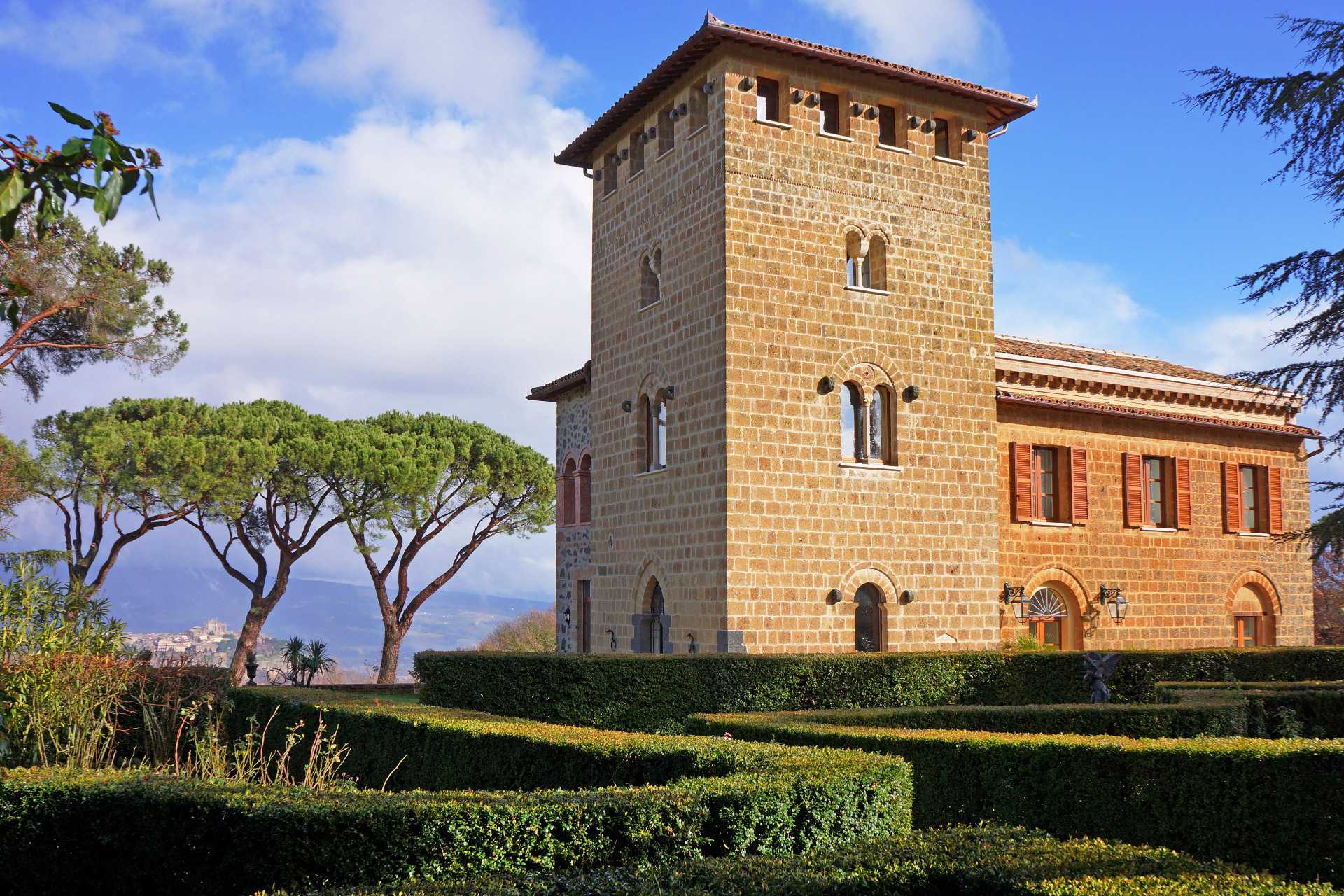 TERNI: PROPERTY FOR SALE