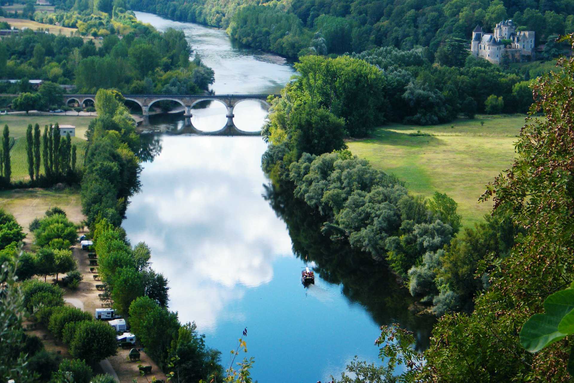 FRENCH VINEYARD CHÂTEAU FOR SALE IN DORDOGNE