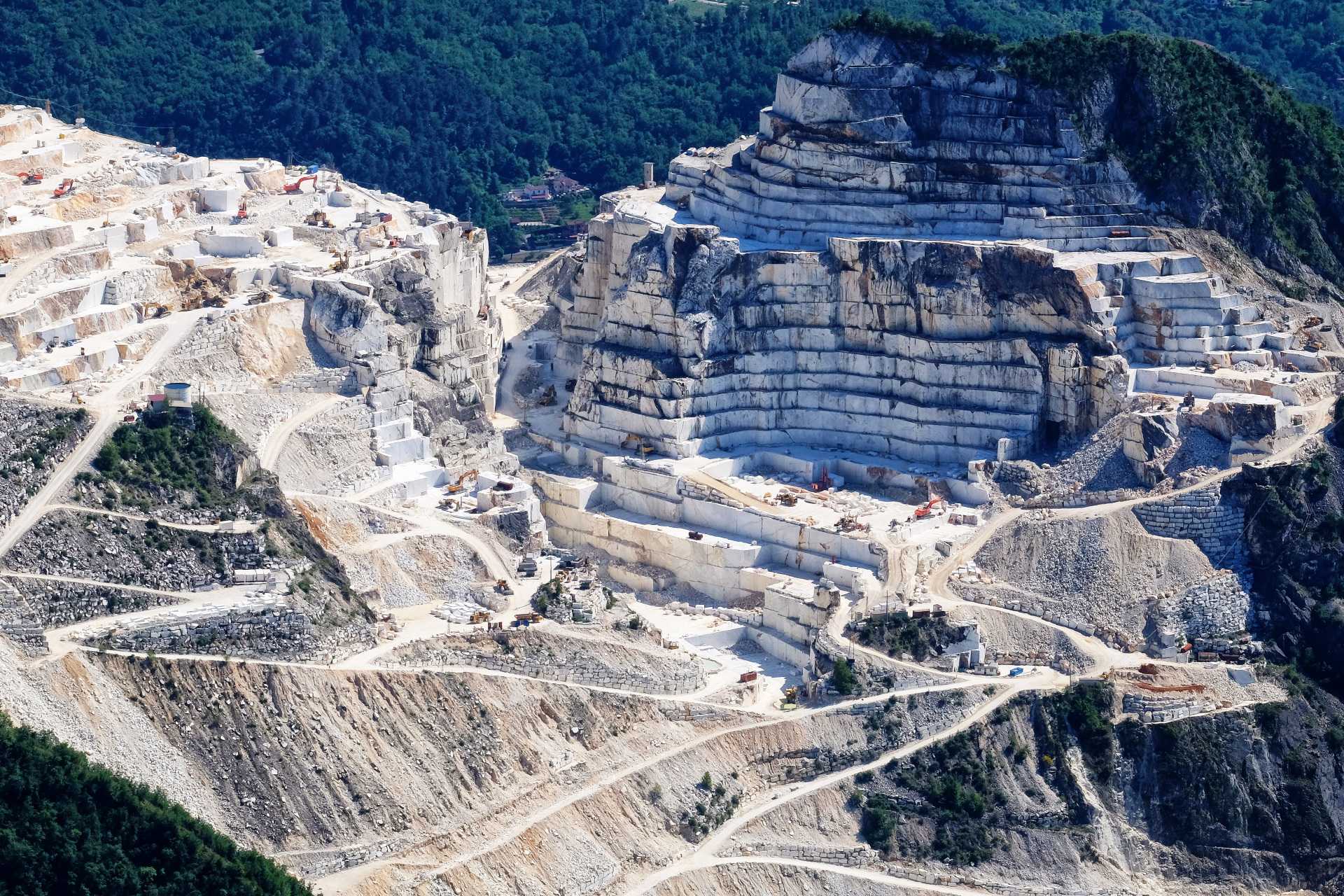 MASSA-CARRARA, TUSCANY: SEAVIEW PROPERTY FOR SALE IN ITALY