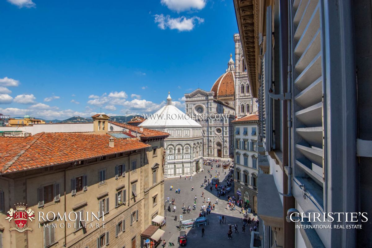 LUXURY PENTHOUSE WITH TERRACES FOR SALE, ITALY