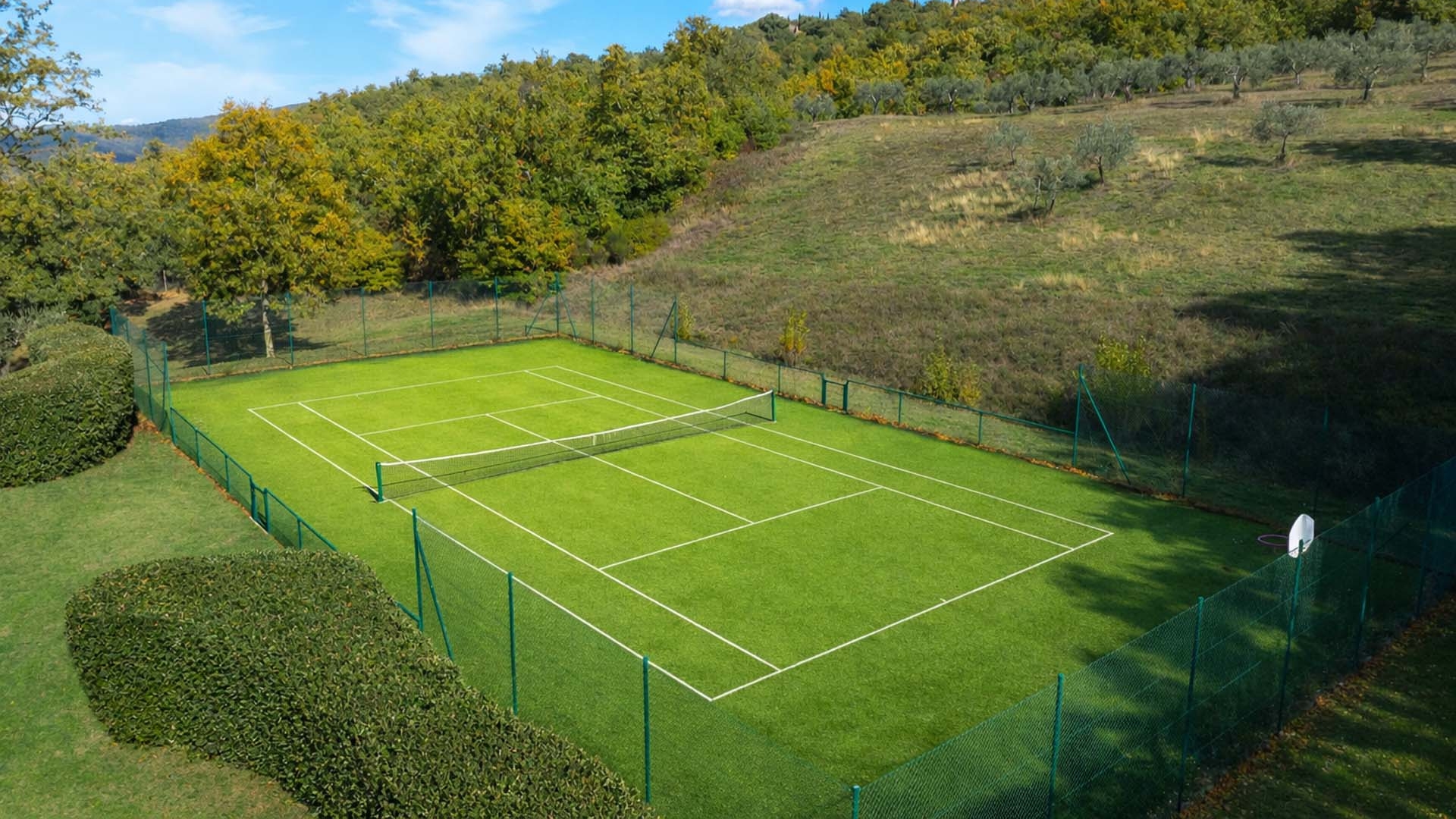LUXURY ITALIAN HOUSES WITH TENNIS COURT, FARMHOUSES AND VILLAS, PROPERTY WITH TENNIS COURT FOR SALE IN ITALY