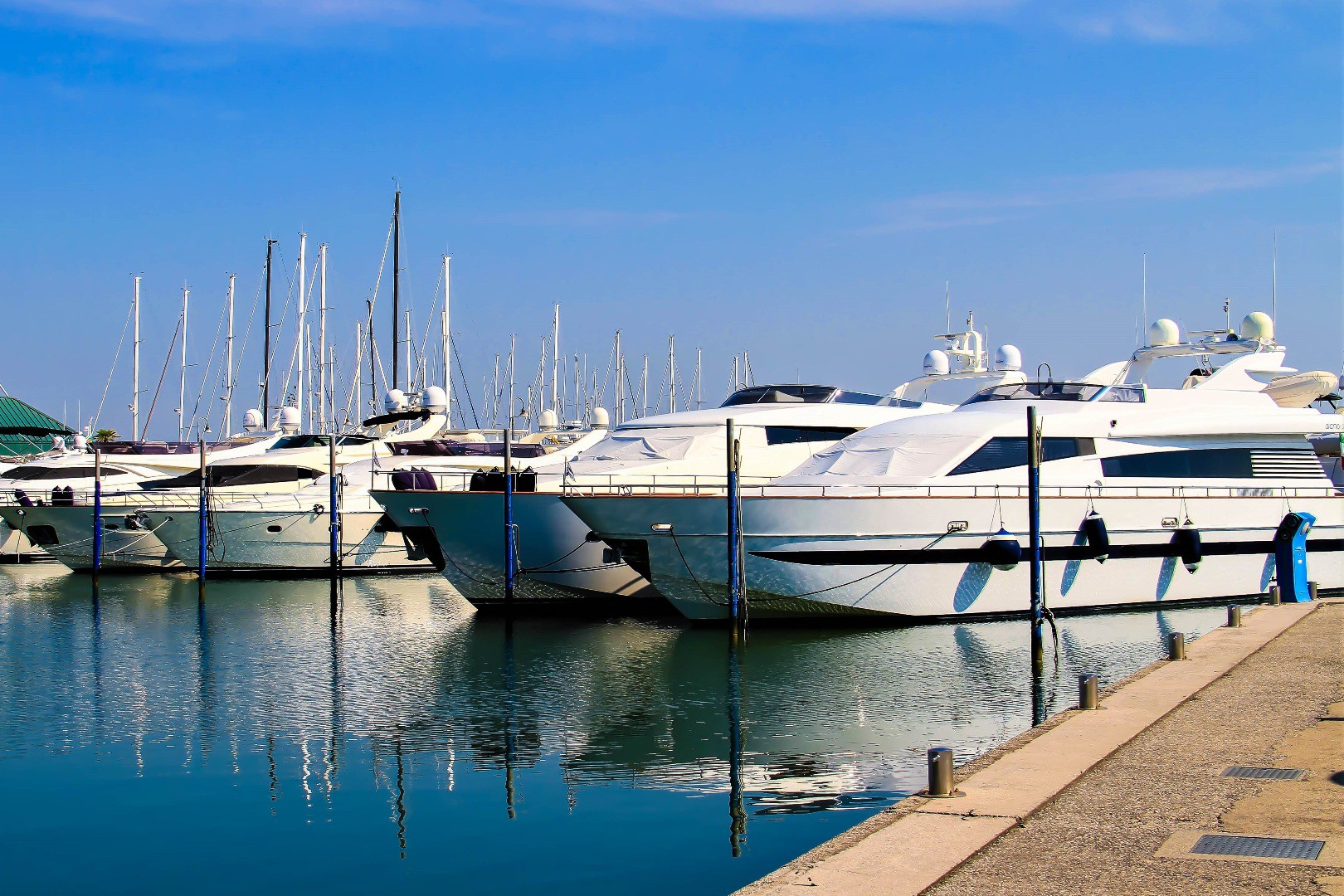 BOATING & YACHTING REAL ESTATE- PROPERTY WITH BOAT SLIP FOR SALE IN ITALY
