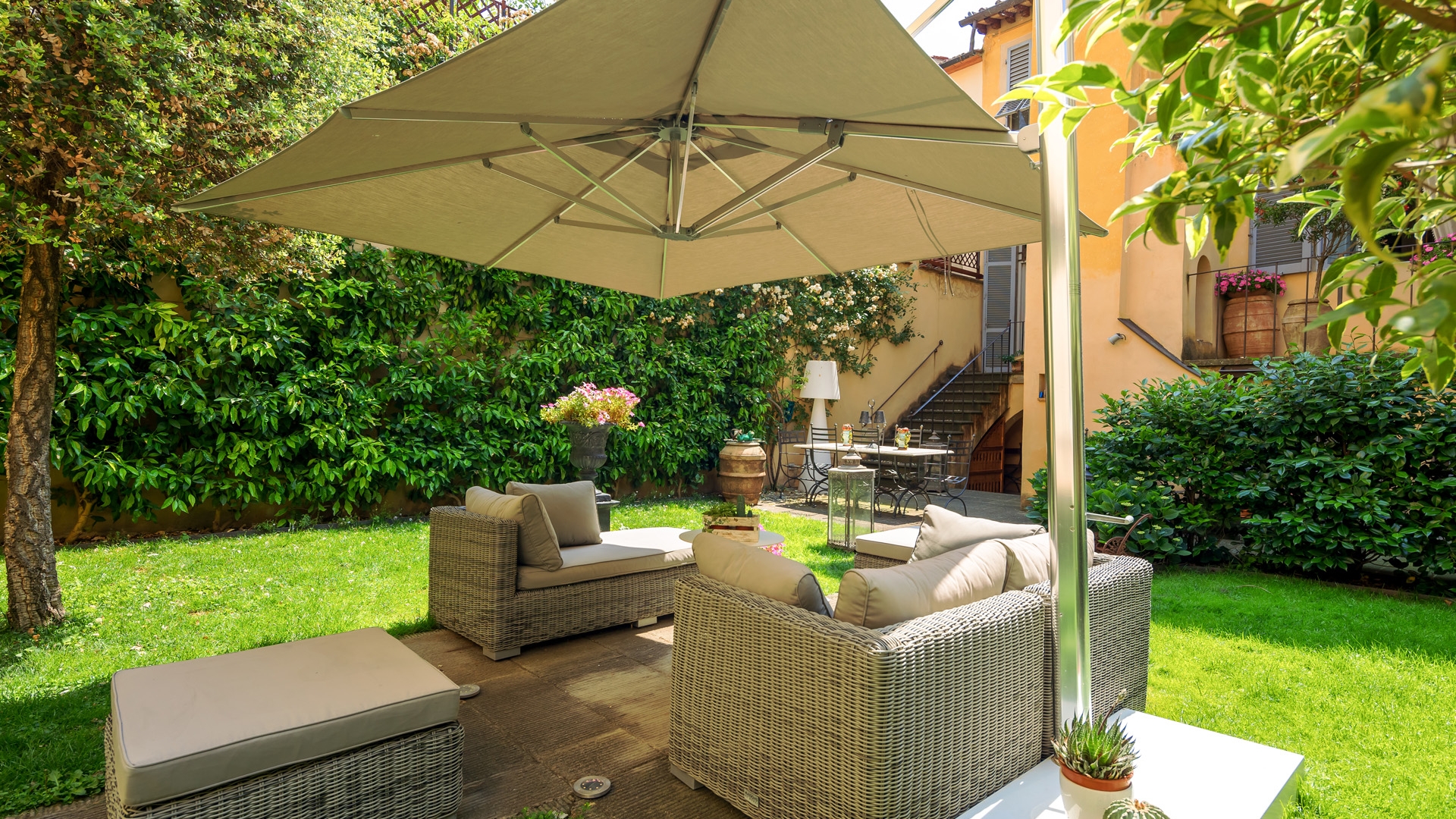 APARTMENT FOR SALE IN AREZZO CITY CENTER, FLATS, TOWNHOUSES WITH GARDEN AND GARAGE TO BUY AREZZO 