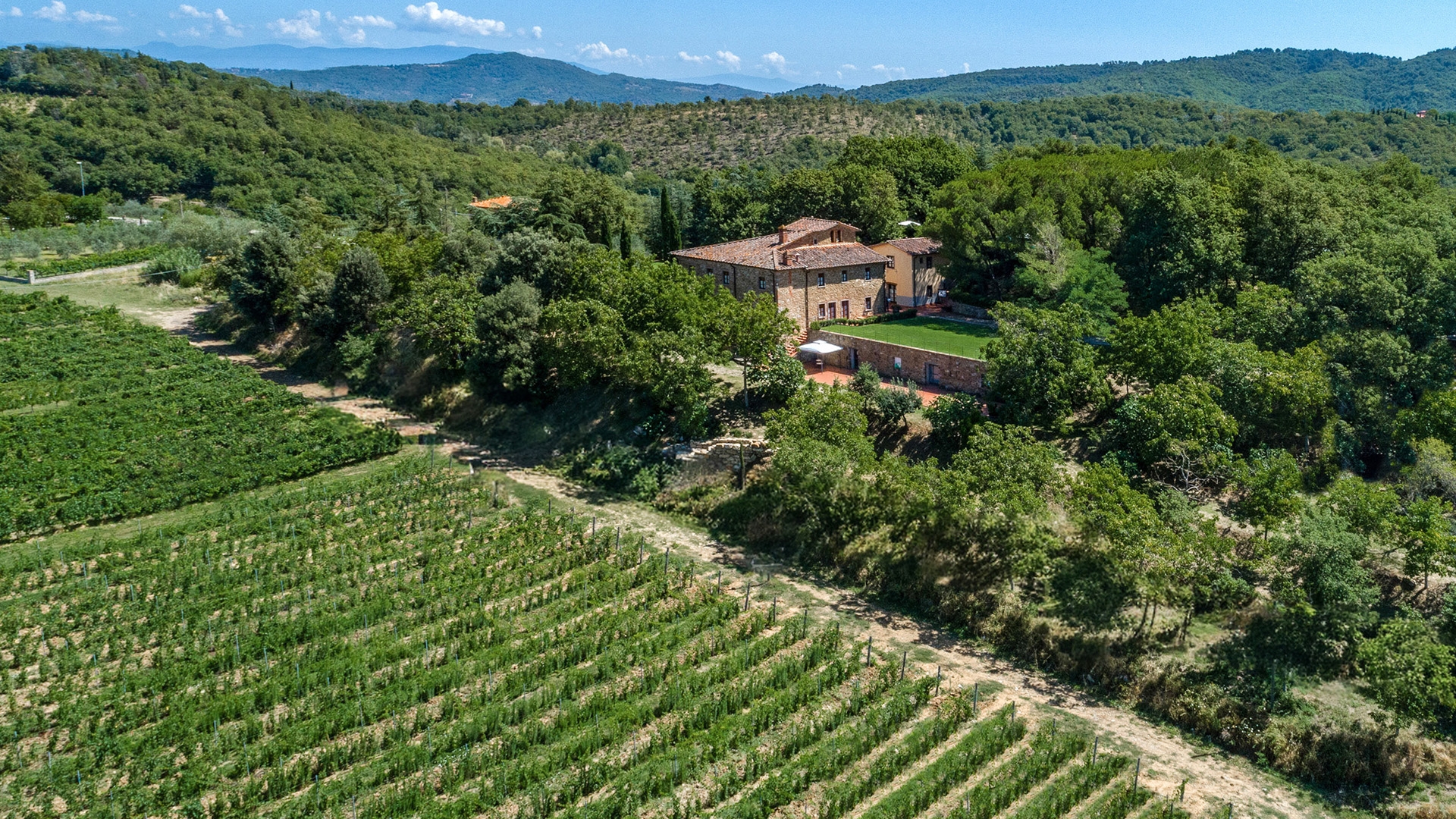 COUNTRY HOUSES, ESTATES AND LUXURY VILLAS FOR SALE IN AREZZO, TUSCANY