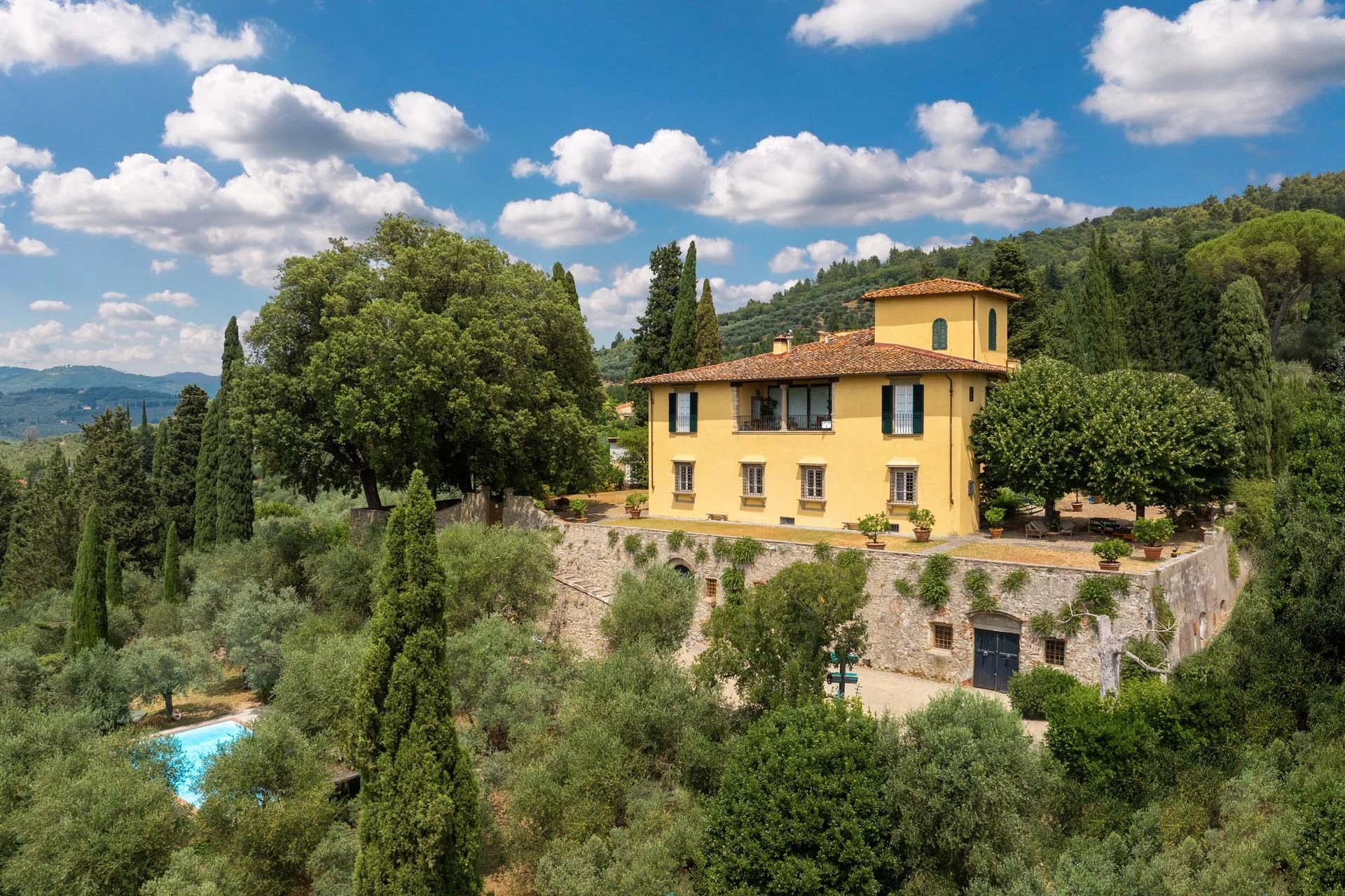 IMMOBILI DI PRESTIGIO IN VENDITA, VILLE DI LUSSO, CASALI IN TOSCANA & UMBRIA, CASOLARE IN UMBRIA, CASTELLI E RUSTICI VENDITA