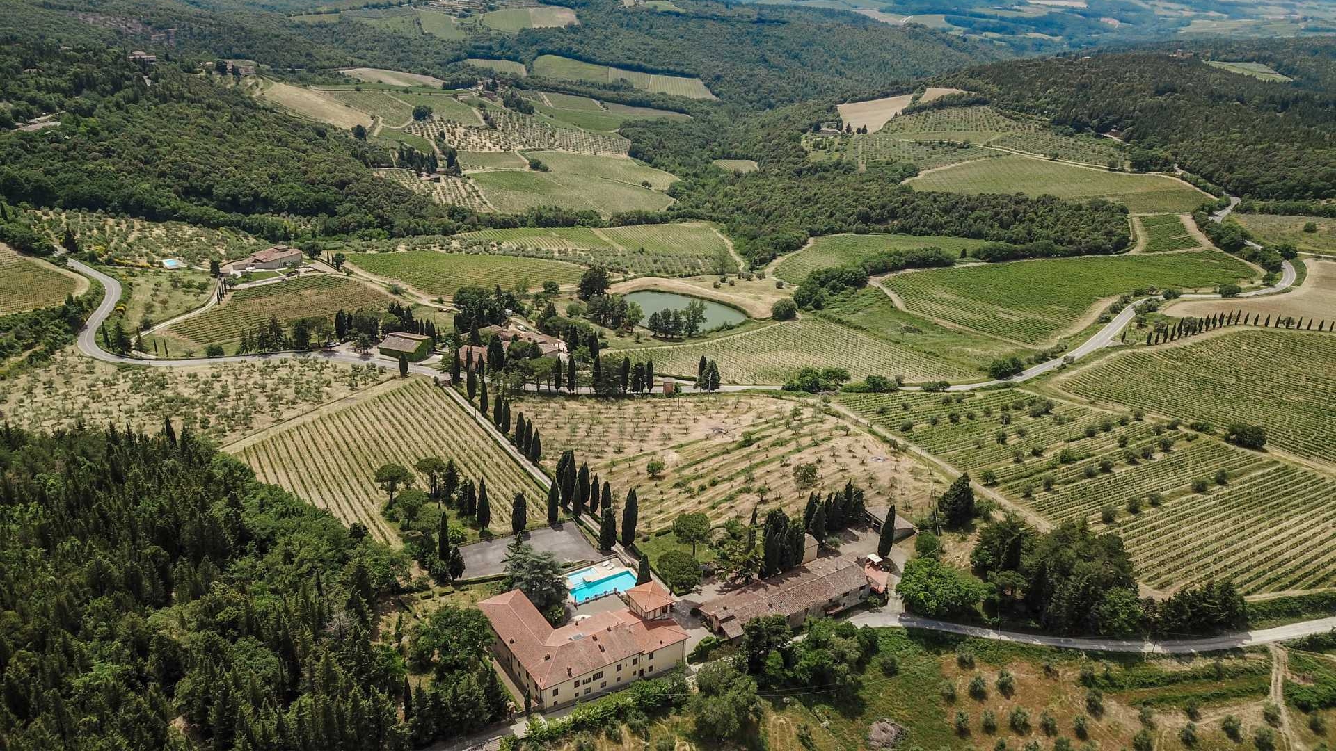 VILLE E CASALI IN VENDITA NEL CHIANTI CLASSICO, AZIENDE AGRICOLE VITIVINICOLE IN VENDITA TOSCANA
