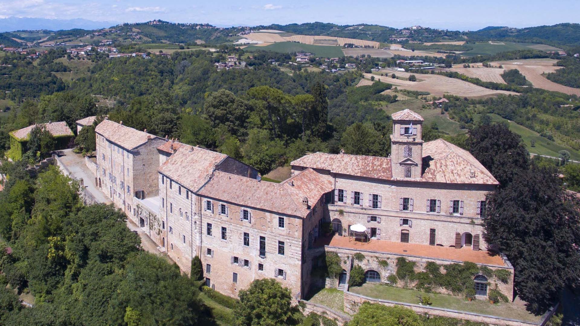 AZIENDE VITIVINICOLE IN VENDITA NEL MONFERRATO, CASTELLO IN VENDITA IN PIEMONTE, FATTORIE E CASALI IN VENDITA NEL MONFERRATO