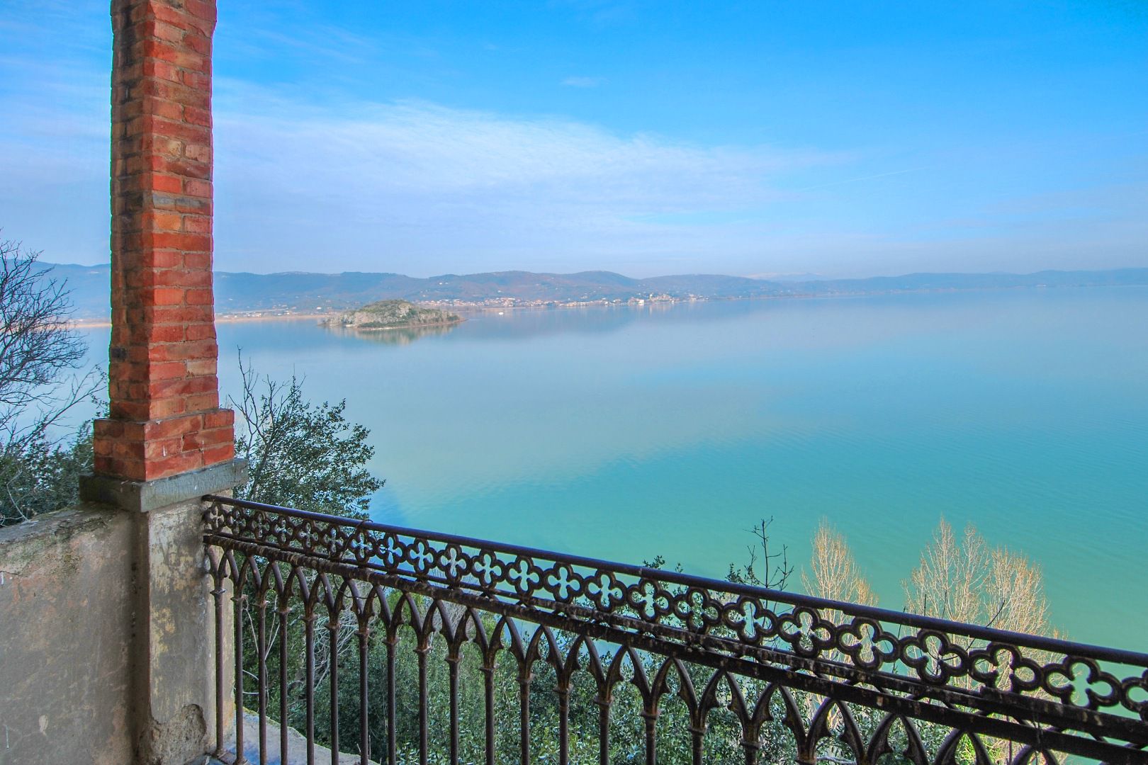 LAGO TRASIMENO: VILLE IN VENDITA, CASALI, AGRITURISMO VISTA LAGO