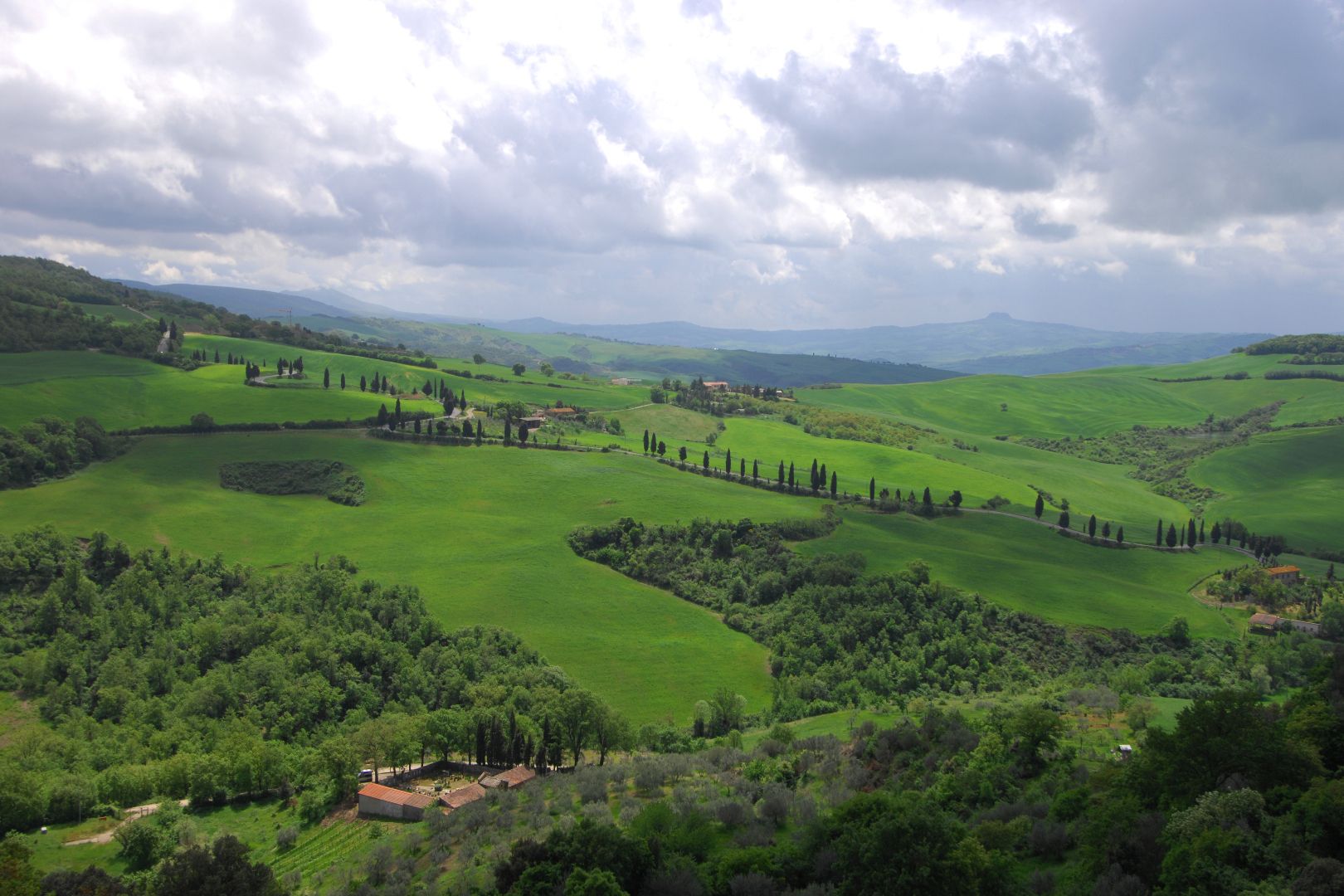 VAL D'ORCIA IMMOBILI IN VENDITA IN VAL D'ORCIA, VILLE DI LUSSO, CASALI E AZIENDE AGRICOLE VITIVINICOLE IN VENDITA IN VAL D'ORCIA