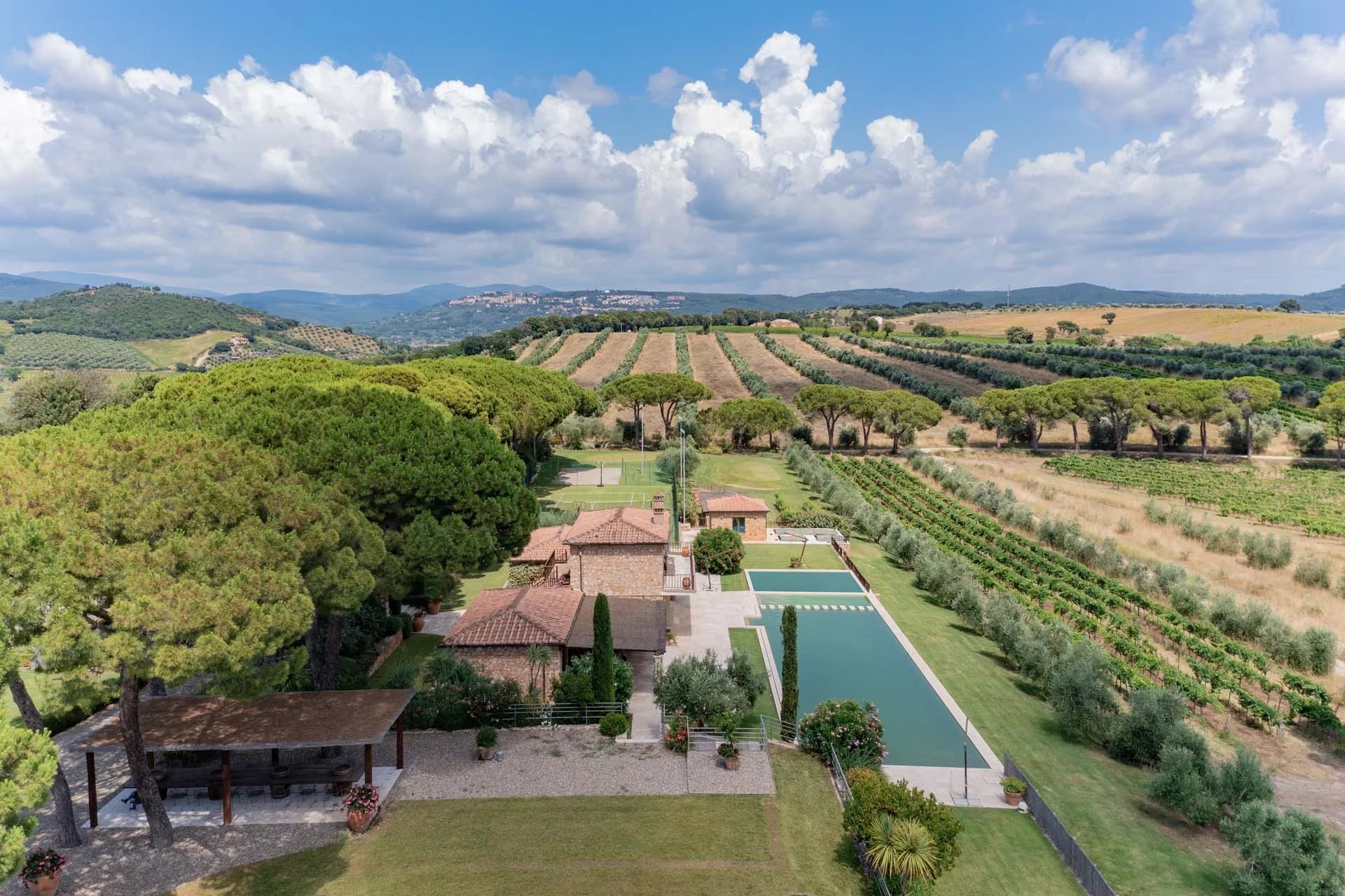 Tenuta Costantino: resort di lusso in vendita a Scarlino, vigneto e lifestyle in vendita nella Maremma toscana a due passi dal mare&nbsp;&nbsp;