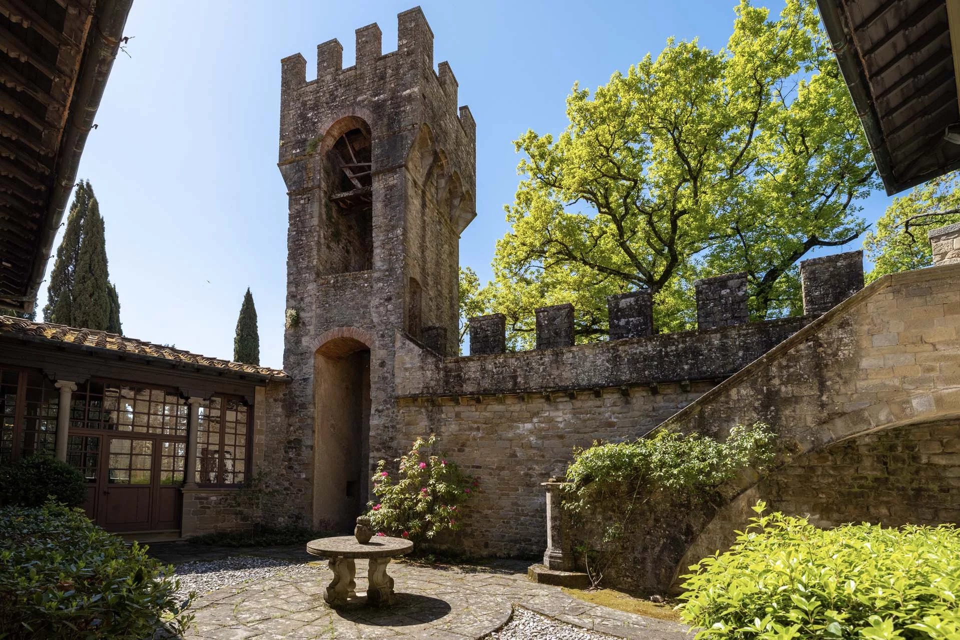 Una dimora medievale nel paesaggio del Mugello
