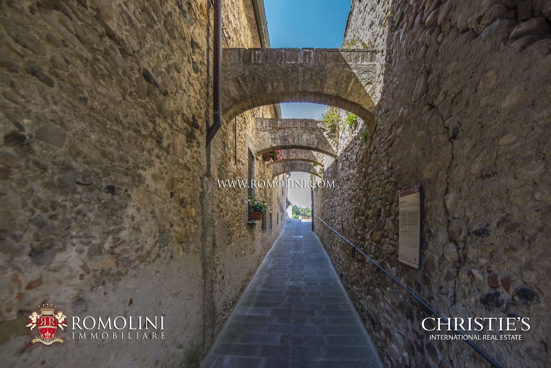 ANGHIARI: CASALI, VILLE DI LUSSO, AGRITURISMI E APPARTAMENTI IN VENDITA AD ANGHIARI, AREZZO TOSCANA