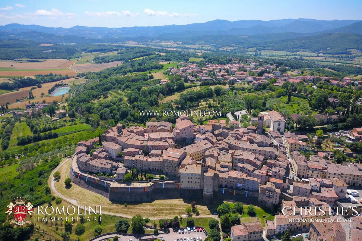 ANGHIARI: CASALI, VILLE DI LUSSO, AGRITURISMI E APPARTAMENTI IN VENDITA AD ANGHIARI, AREZZO TOSCANA