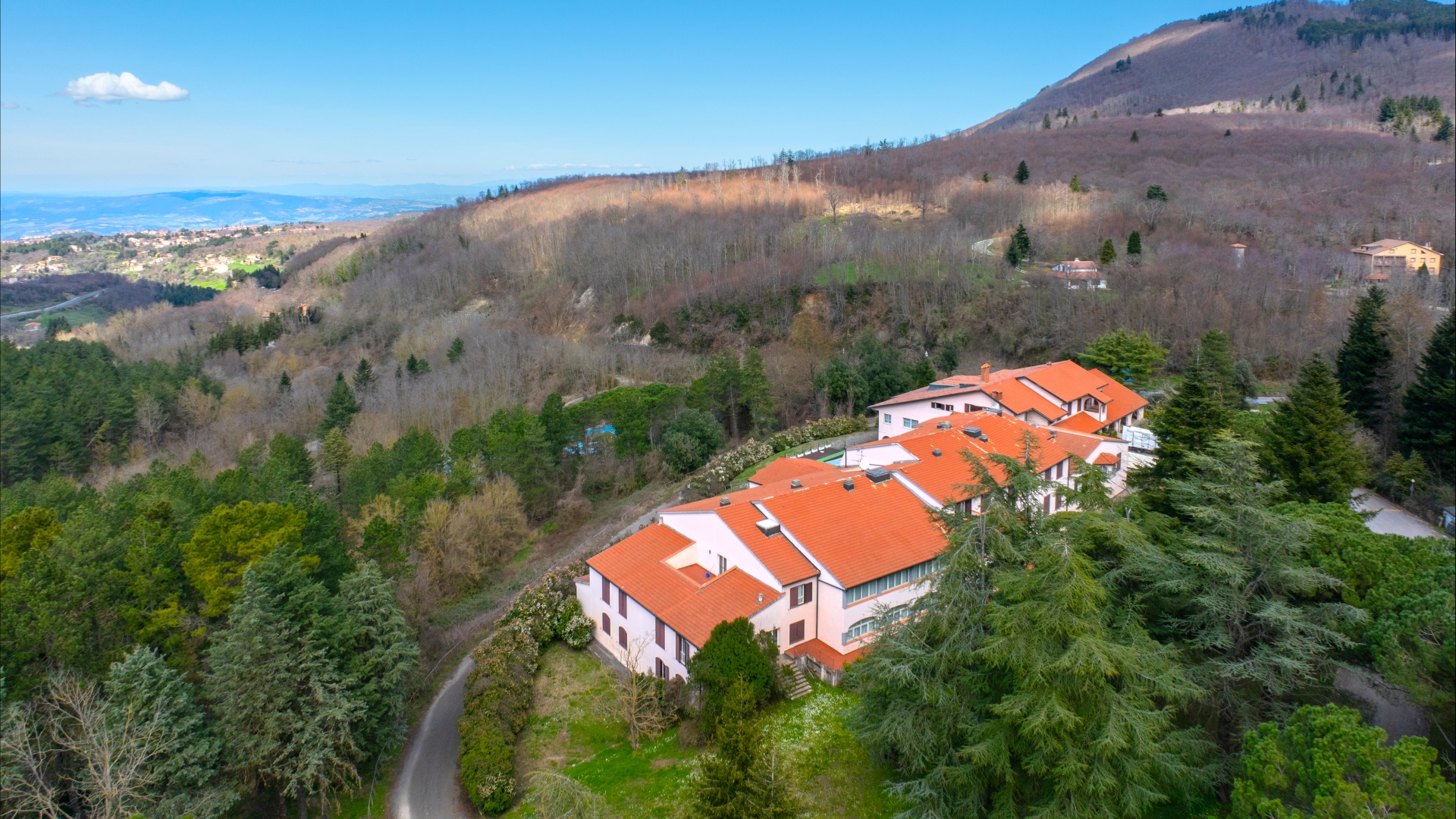 RESORT CON CENTRO BENESSERE IN VENDITA AD ARCIDOSSO – CASE DI CAMPAGNA E VILLE IN VENDITA IN TOSCANA