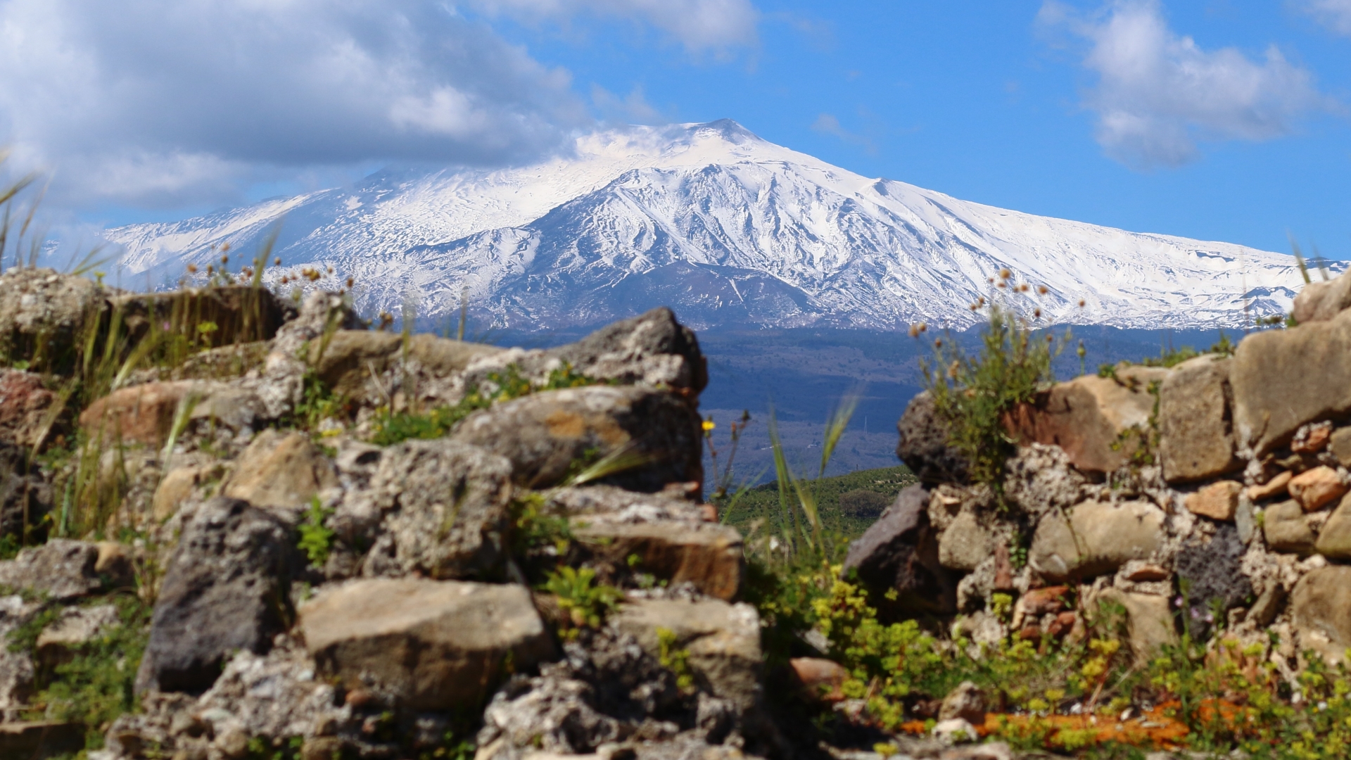 VILLE DI LUSSO CON VISTA SULL'ETNA E APPARTAMENTI ESCLUSIVI IN VENDITA A MASCALI, IN SICILIA