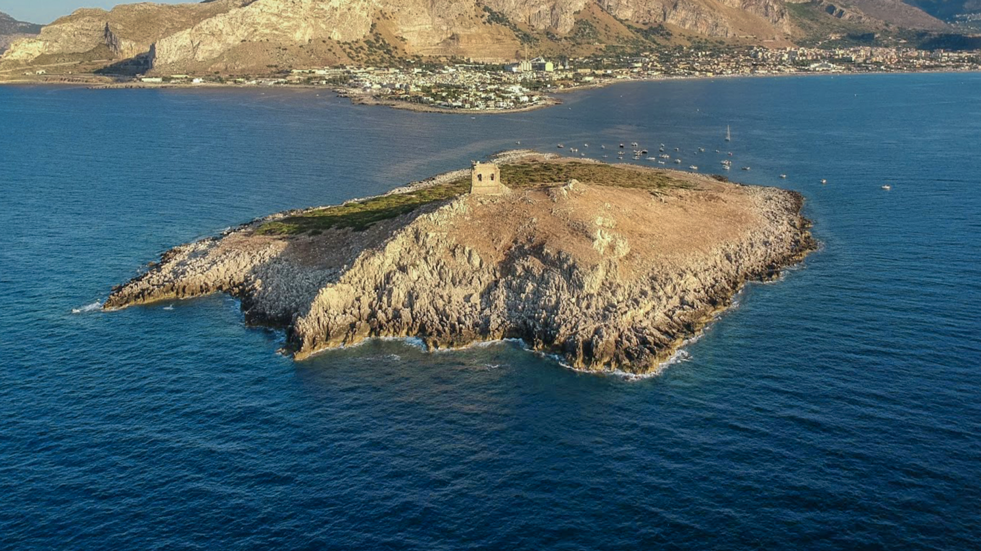 VILLA FRONTE MARE E APPARTAMENTI ESCLUSIVI IN VENDITA A ISOLA DELLE FEMMINE, PALERMO, SICILIA