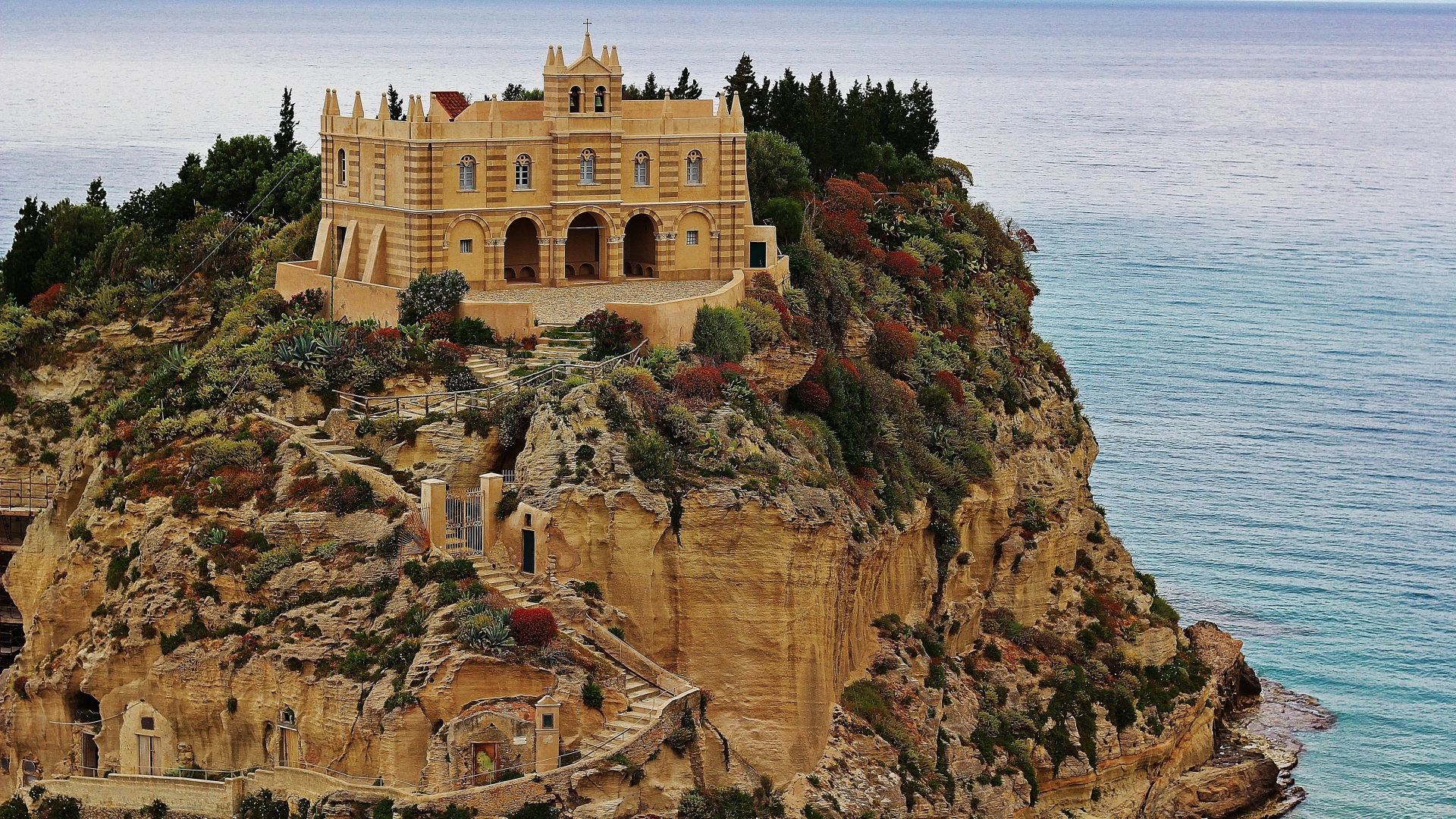 VILLE DI LUSSO E HOTEL FRONTE MARE IN VENDITA A TROPEA, CALABRIA