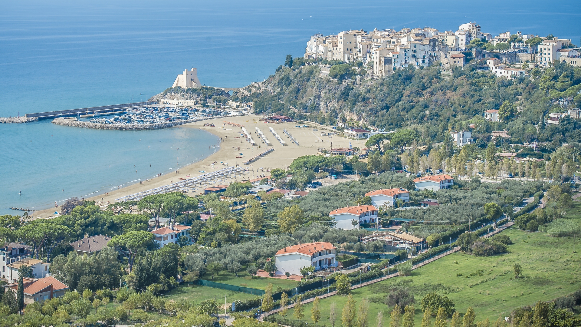 VILLE DI LUSSO SUL LUNGOMARE E IMMOBILI STORICI IN VENDITA A SPERLONGA, LAZIO