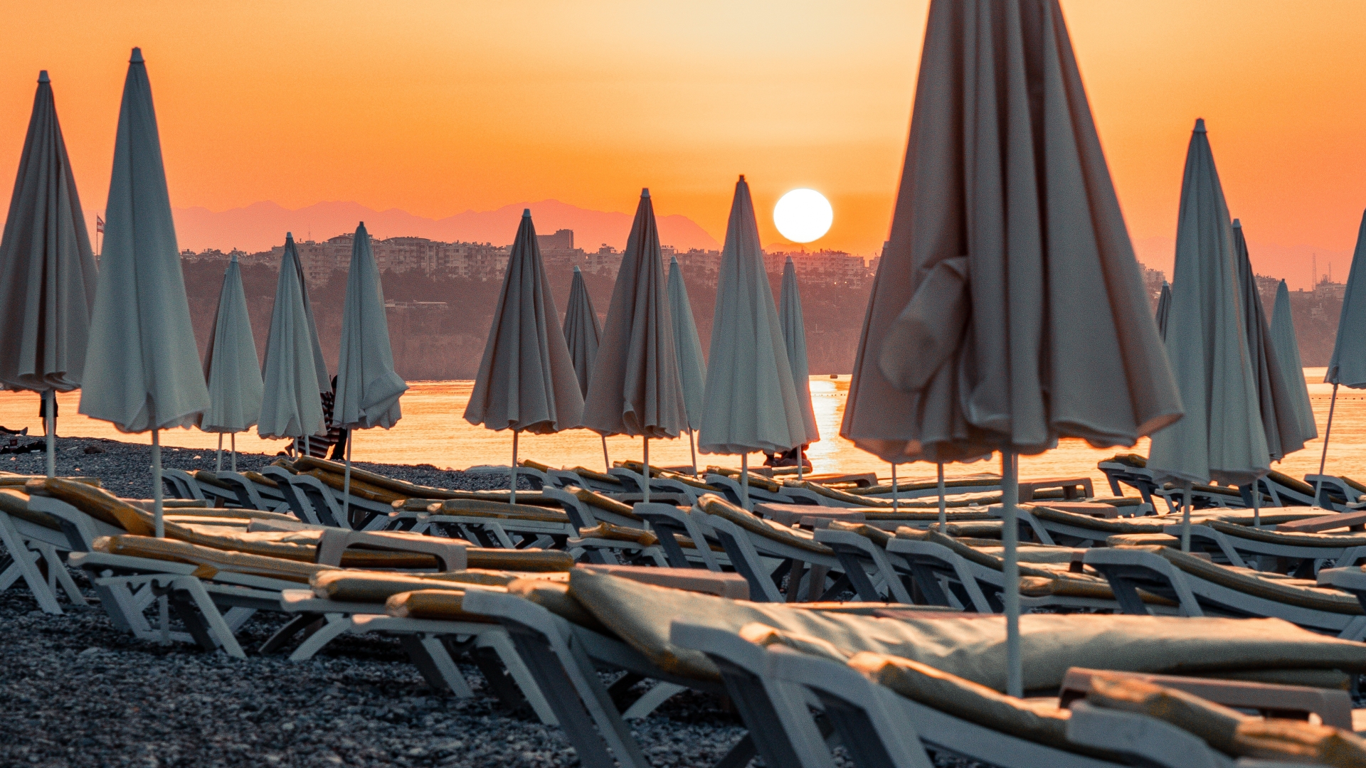 APPARTAMENTI E VILLE FRONTE MARE IN VENDITA A GABICCE MARE, MARCHE