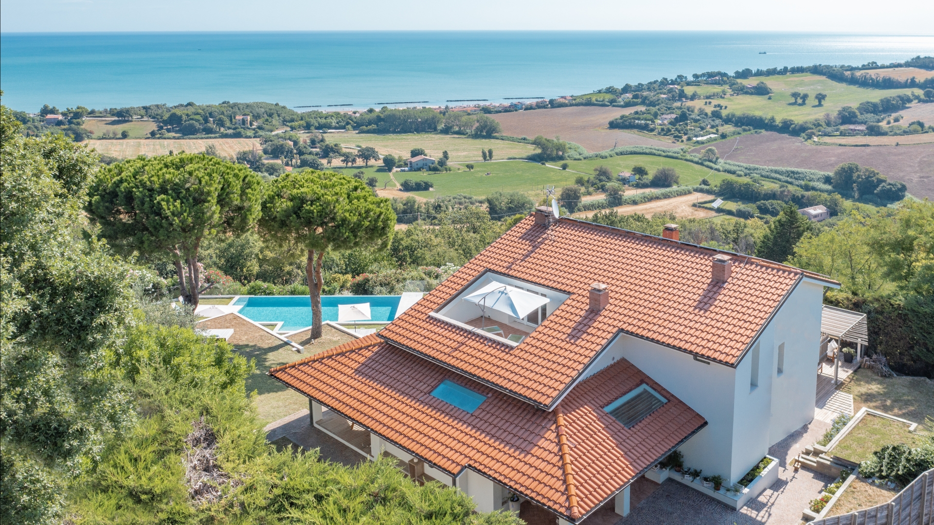 CASE FRONTE MARE, APPARTAMENTI E HOTEL IN VENDITA A PESARO, MARCHE