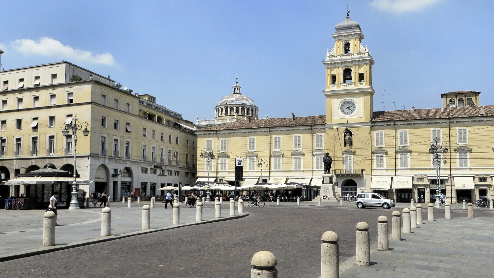 VILLA, CASALI RUSTICI E CASTELLO MEDIEVALI IN VENDITA A PARMA, EMILIA