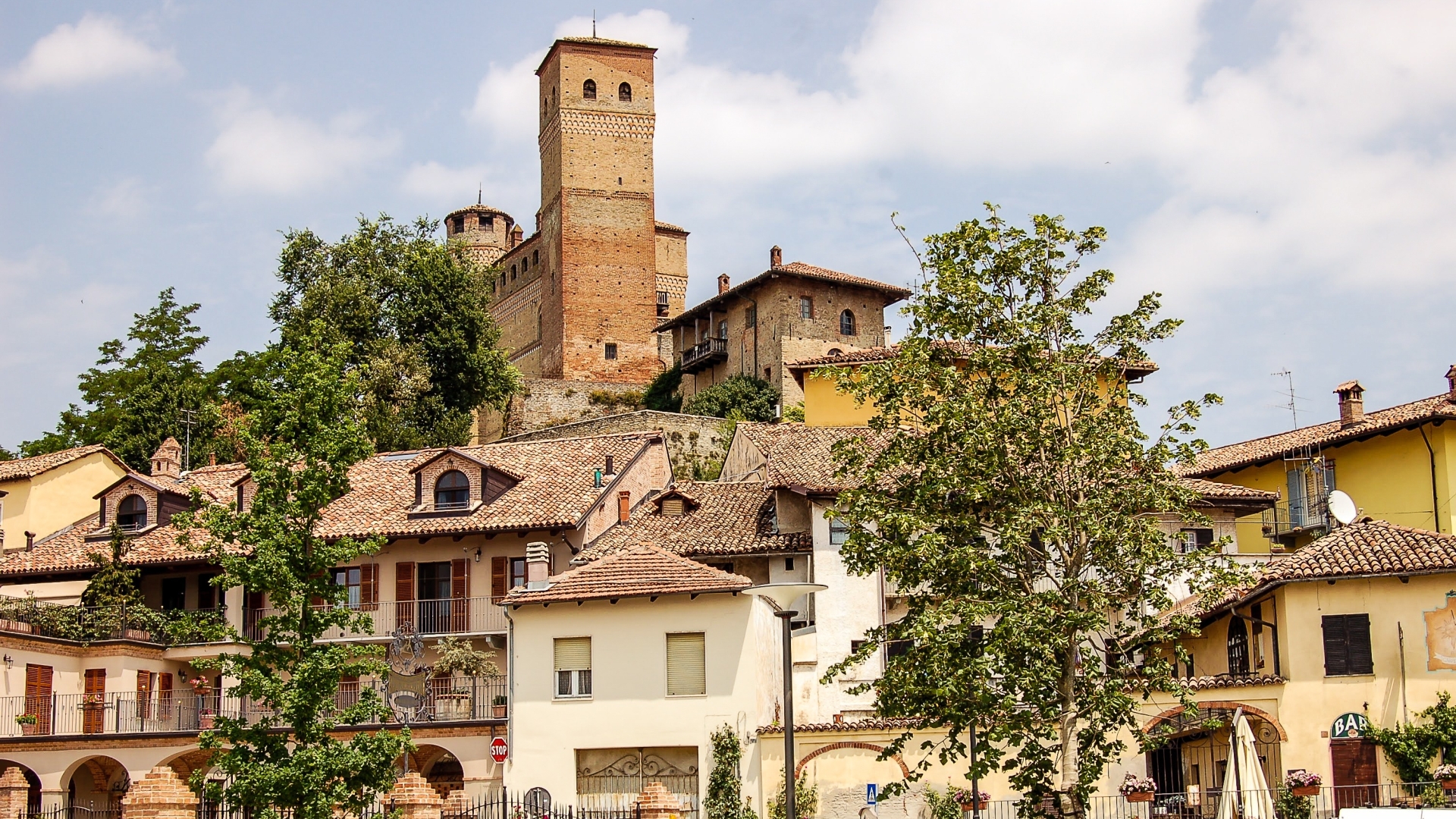 VILLE E AZIENDE VITIVINICOLE BAROLO IN VENDITA A CUNEO, PIEMONTE