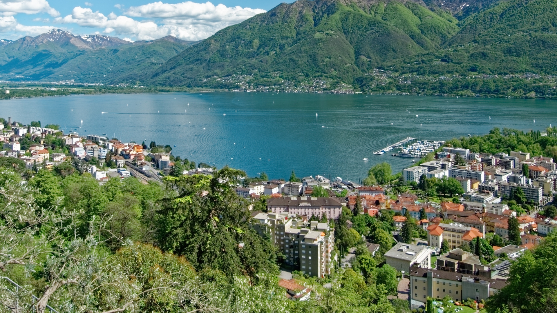 VILLE DI LUSSO FRONTE LAGO IN VENDITA A LOCARNO, LAGO MAGGIORE, TICINO