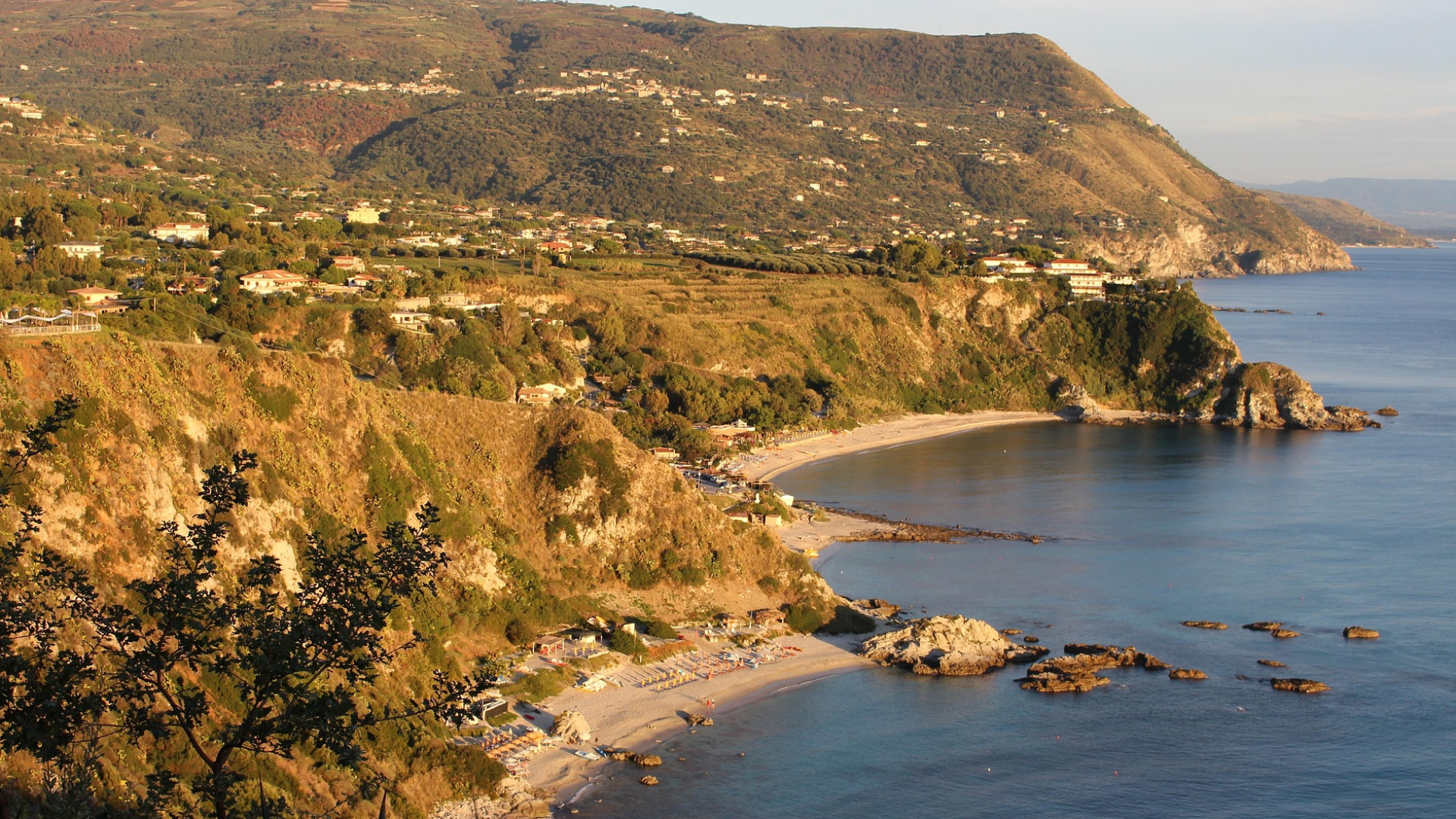 VILLE STORICHE, CASE VACANZA E APPARTAMENTI VISTA MARE IN VENDITA A ROSSANO CALABRO