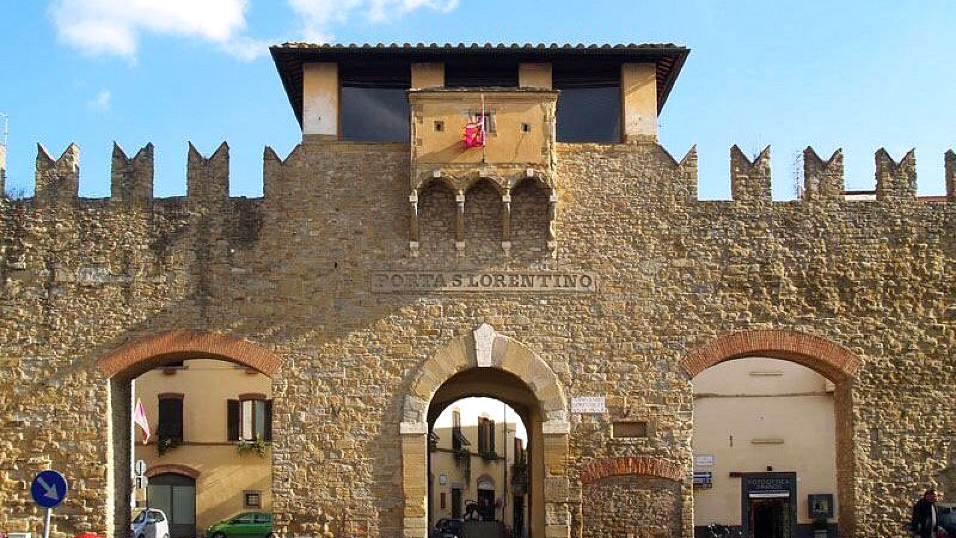 TOWNHOUSE GARAGE AND GARDEN FOR SALE PORTA SAN LORENTINO AREZZO