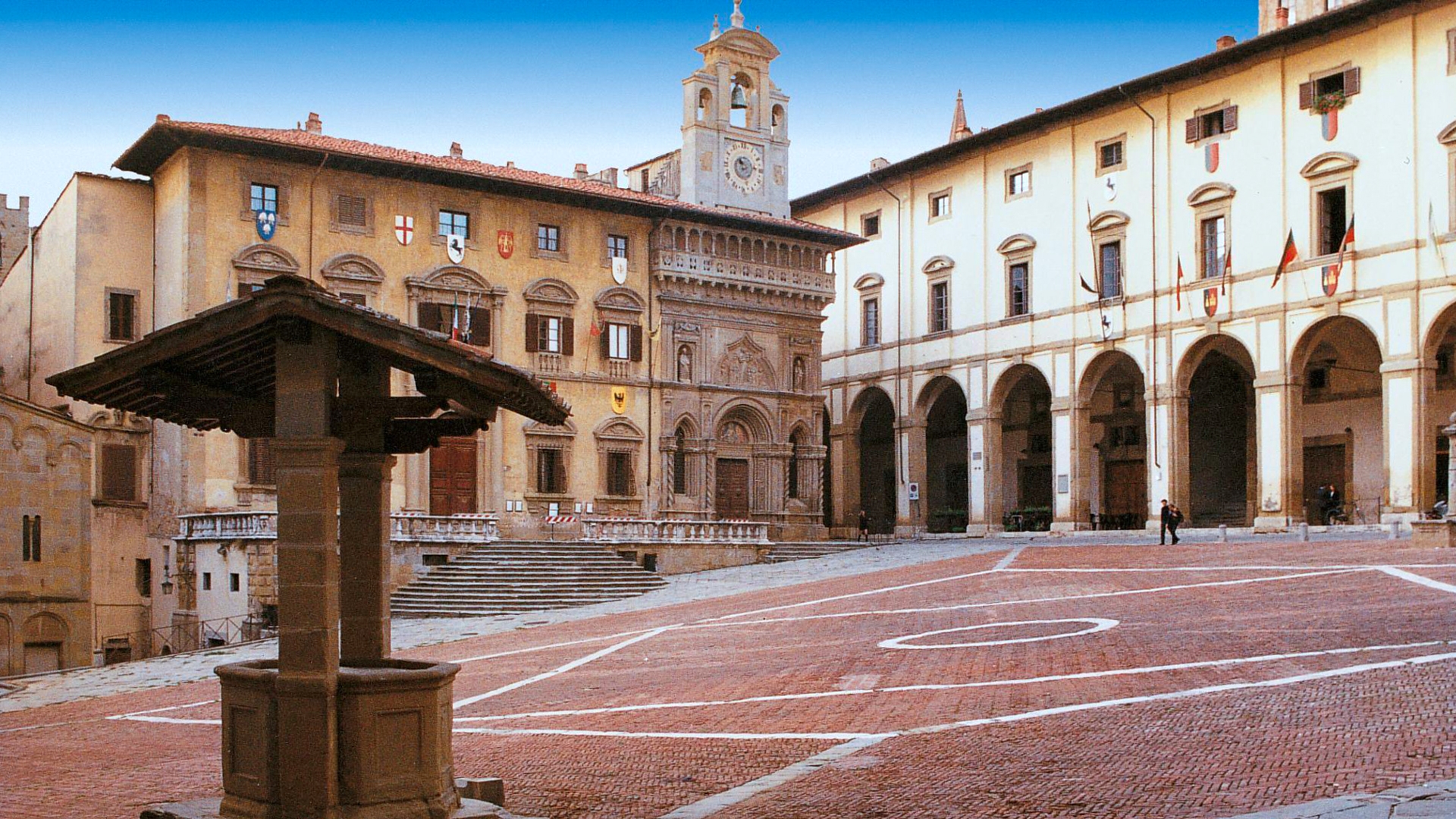 CASE IN VENDITA PIAZZA GRANDE AREZZO, APPARTAMENTI CON TERRAZZO E GARAGE 