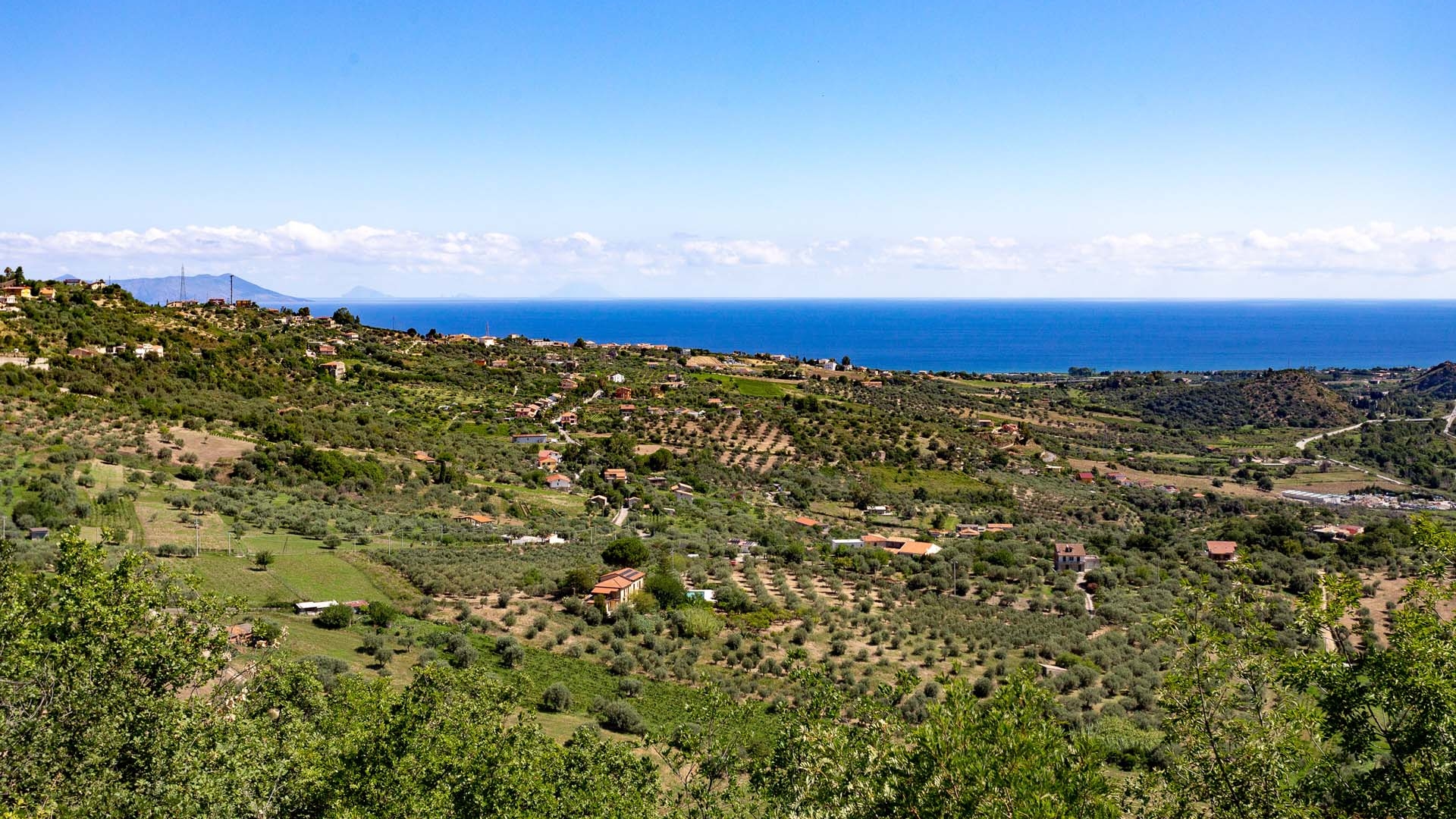 VILLE FRONTE MARE, APPARTAMENTI DI PREGIO E AZIENDE AGRICOLE IN VENDITA A PATTI, SICILIA