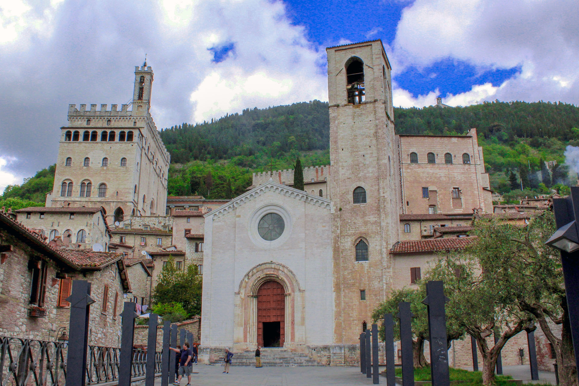 GUBBIO: CASALI, VILLE RUSTICHE, AGRITURISMI E B&B IN VENDITA A GUBBIO, PERUGIA UMBRIA