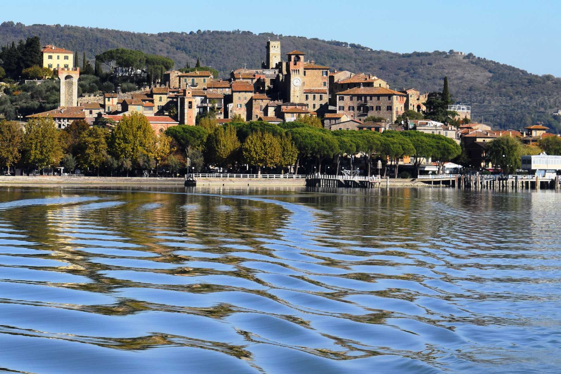 PASSIGNANO SUL TRASIMENO, UMBRIA - VILLE, CASALI E CASTELLI IN VENDITA SUL LAGO TRASIMENO