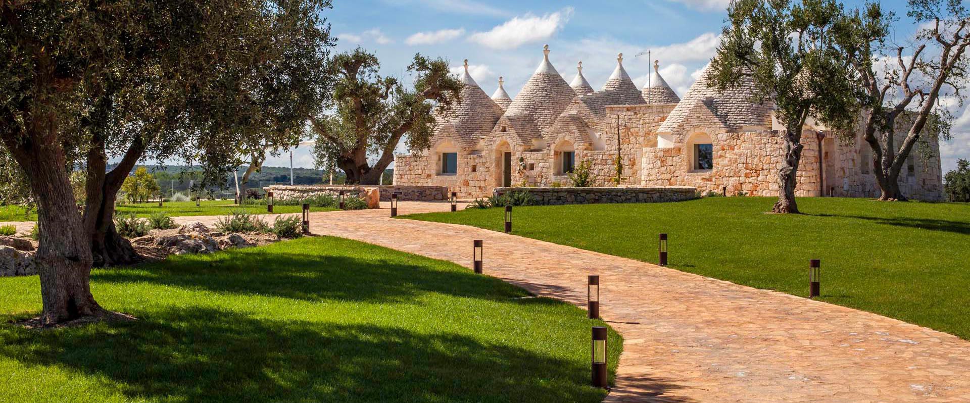 TRULLI RISTRUTTURATI E MASSERIE IN VENDITA A CEGLIE MESSAPICA, PUGLIA